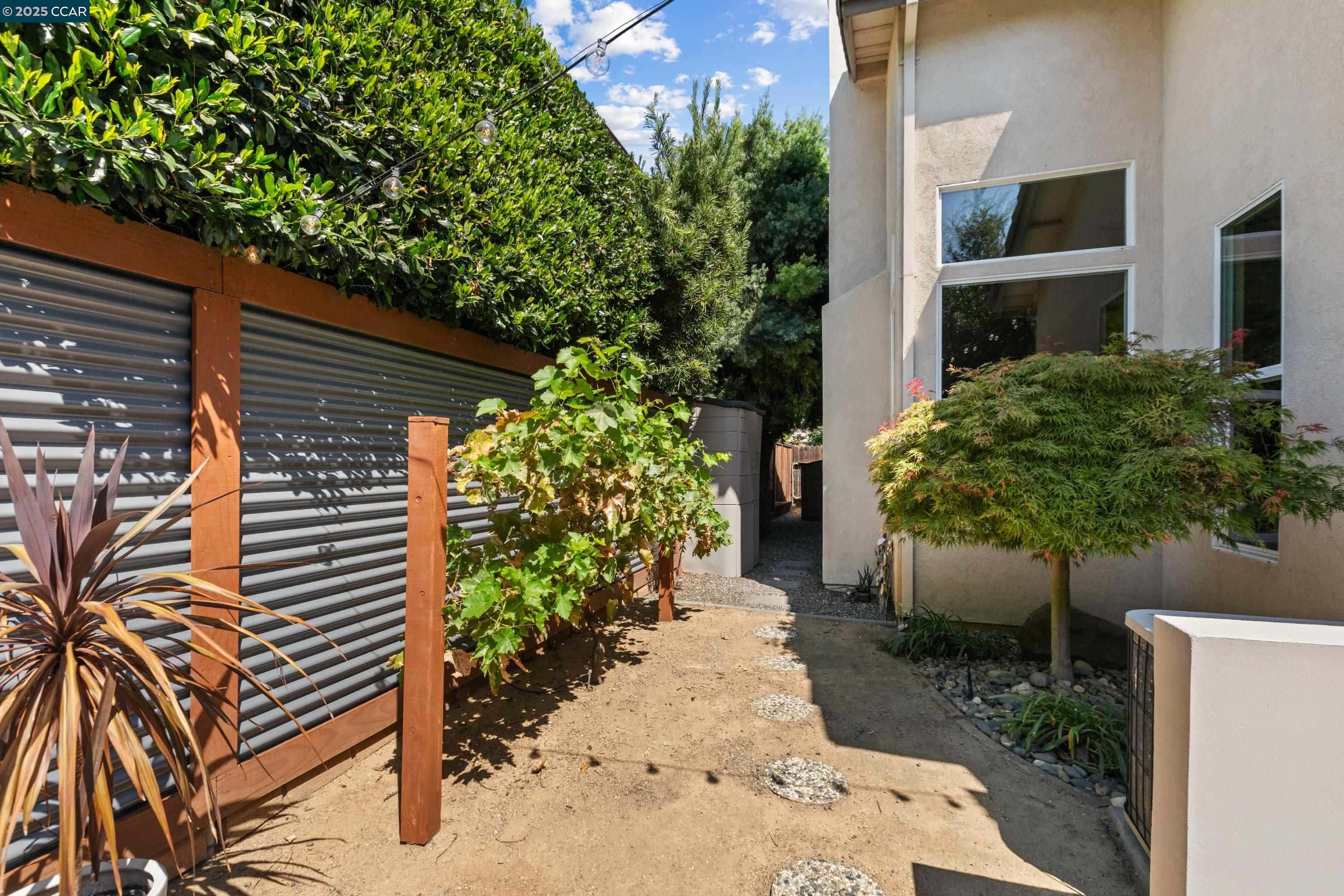 Detail Gallery Image 32 of 57 For 2645 Burnaby, Sacramento,  CA 95833 - 3 Beds | 2 Baths