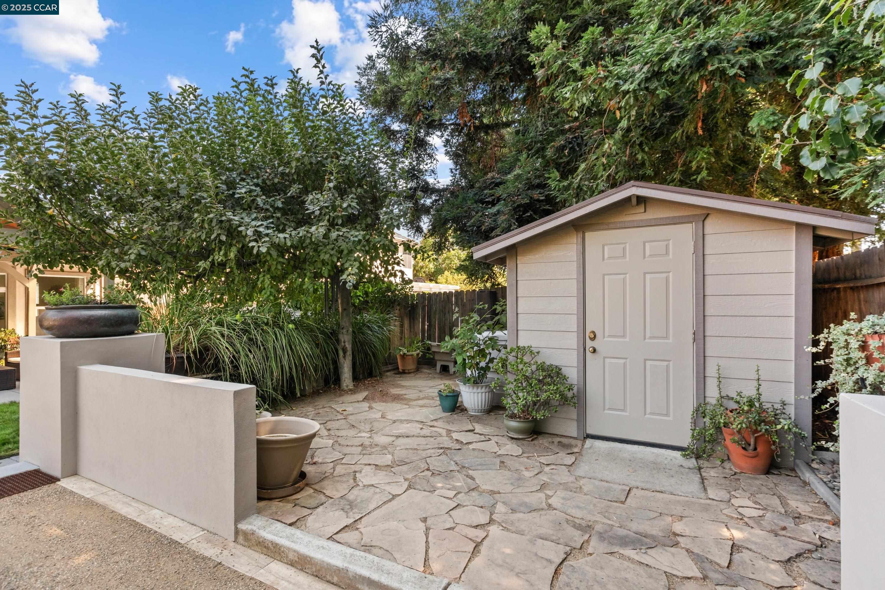 Detail Gallery Image 33 of 57 For 2645 Burnaby, Sacramento,  CA 95833 - 3 Beds | 2 Baths