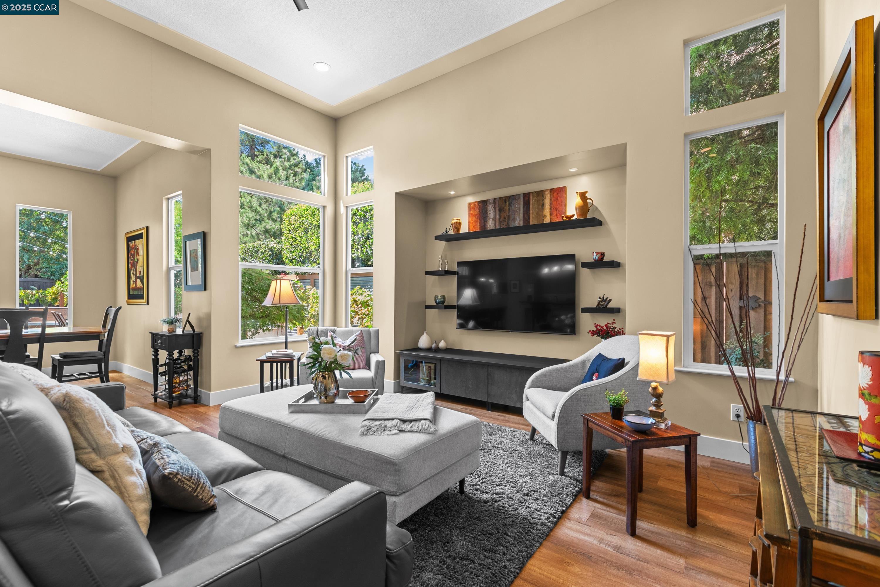 Detail Gallery Image 6 of 57 For 2645 Burnaby, Sacramento,  CA 95833 - 3 Beds | 2 Baths