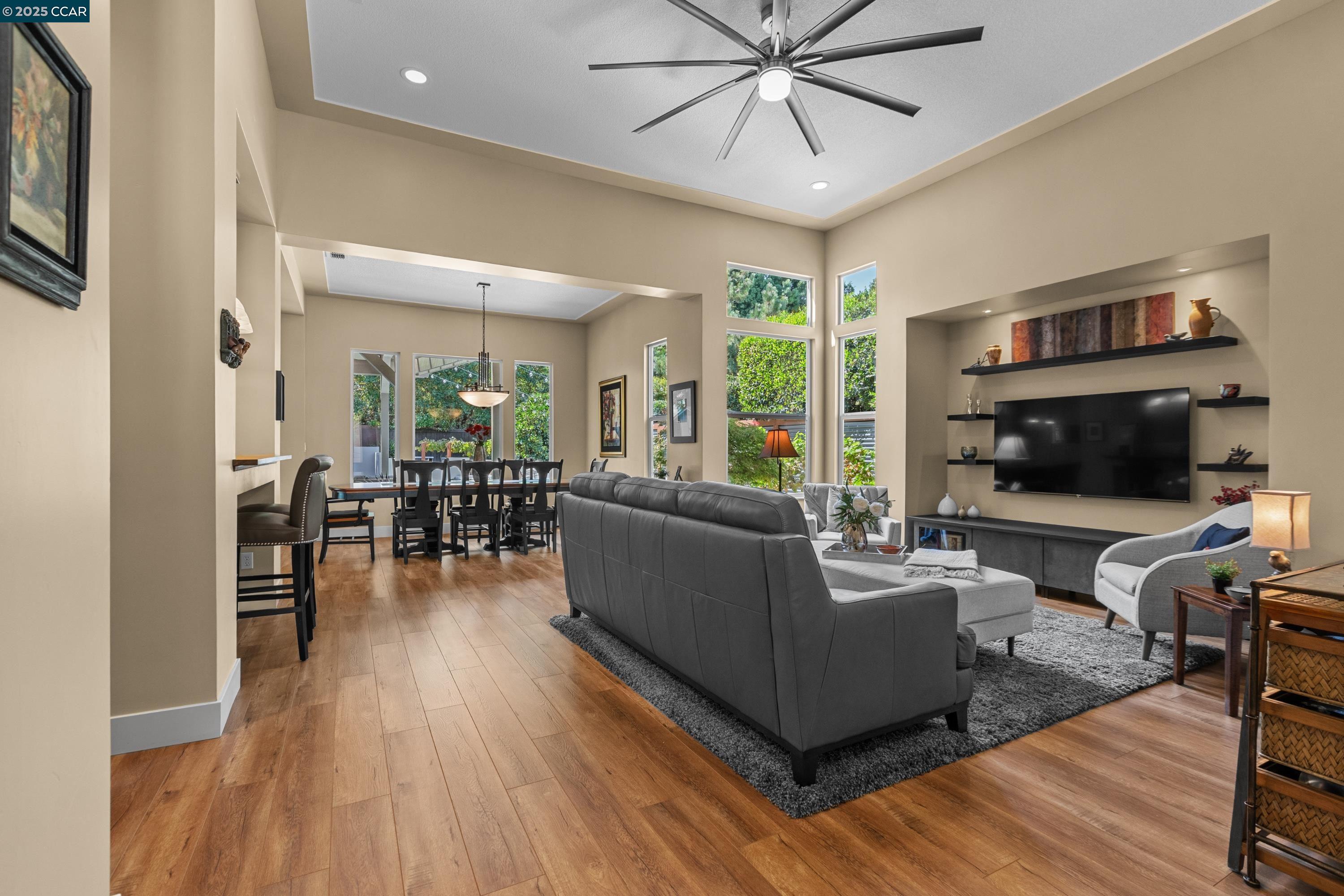 Detail Gallery Image 8 of 57 For 2645 Burnaby, Sacramento,  CA 95833 - 3 Beds | 2 Baths