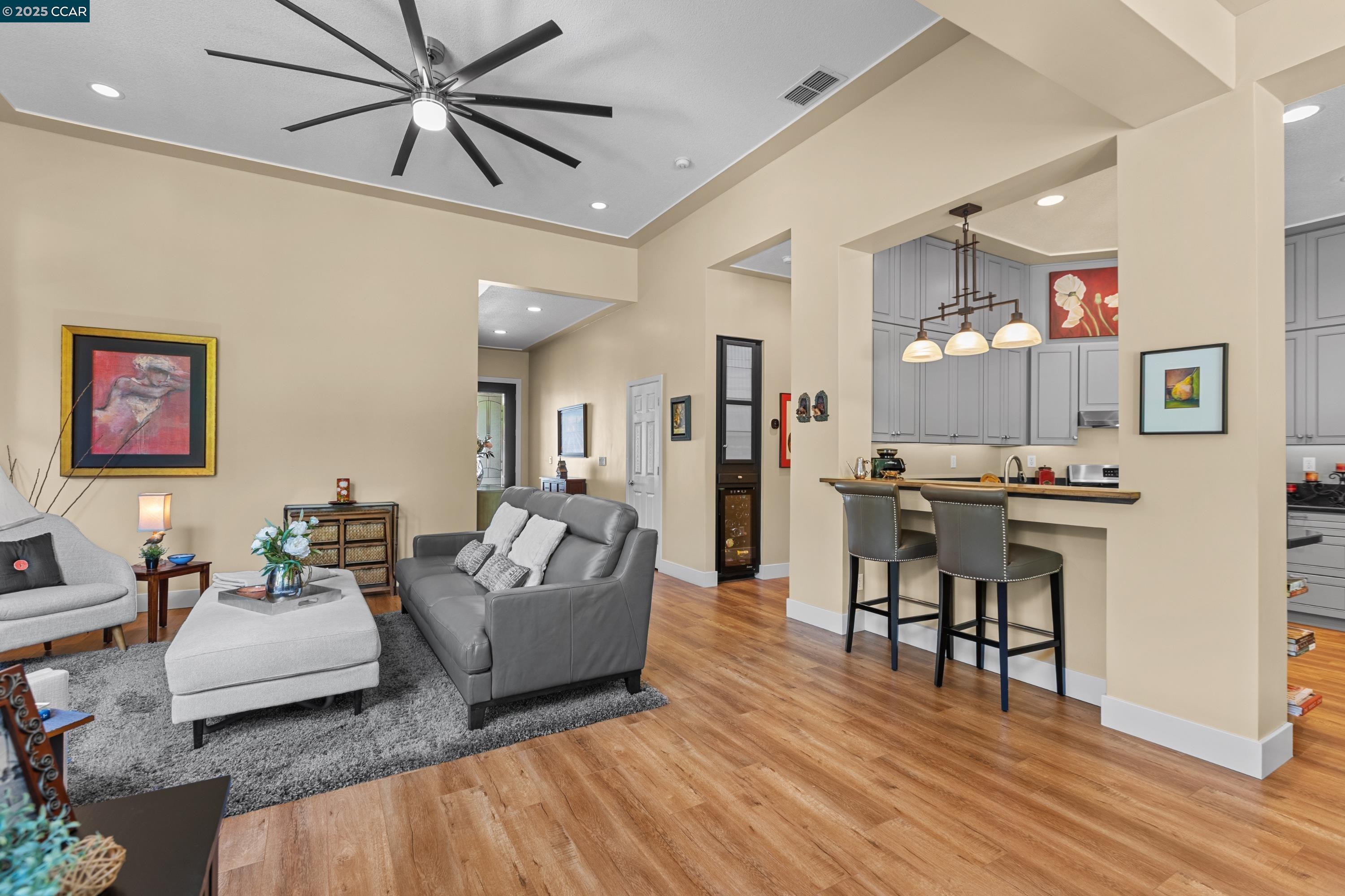Detail Gallery Image 9 of 57 For 2645 Burnaby, Sacramento,  CA 95833 - 3 Beds | 2 Baths