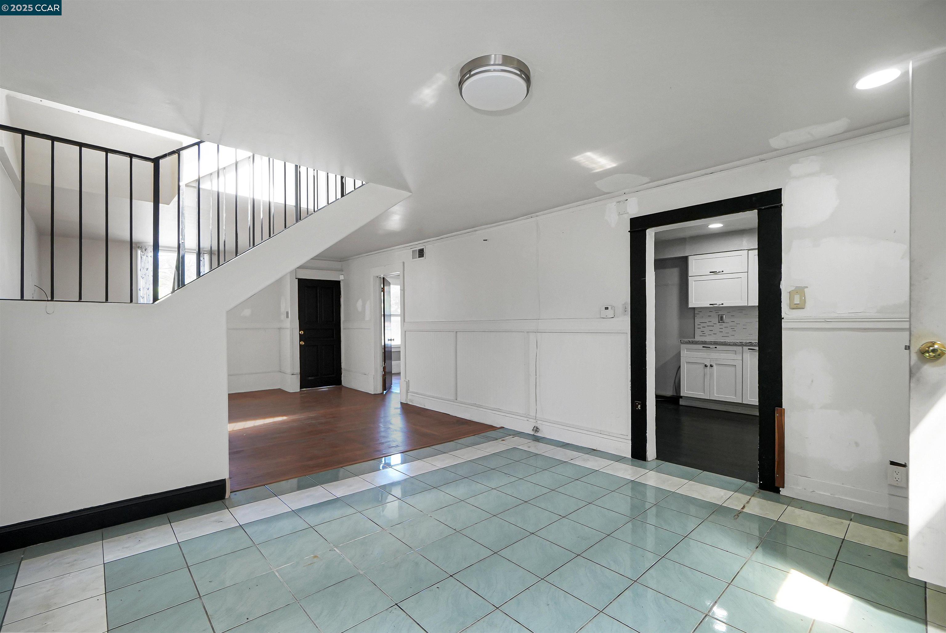 Detail Gallery Image 13 of 48 For 215 Thornton Ave, San Francisco,  CA 94124 - 4 Beds | 1/1 Baths