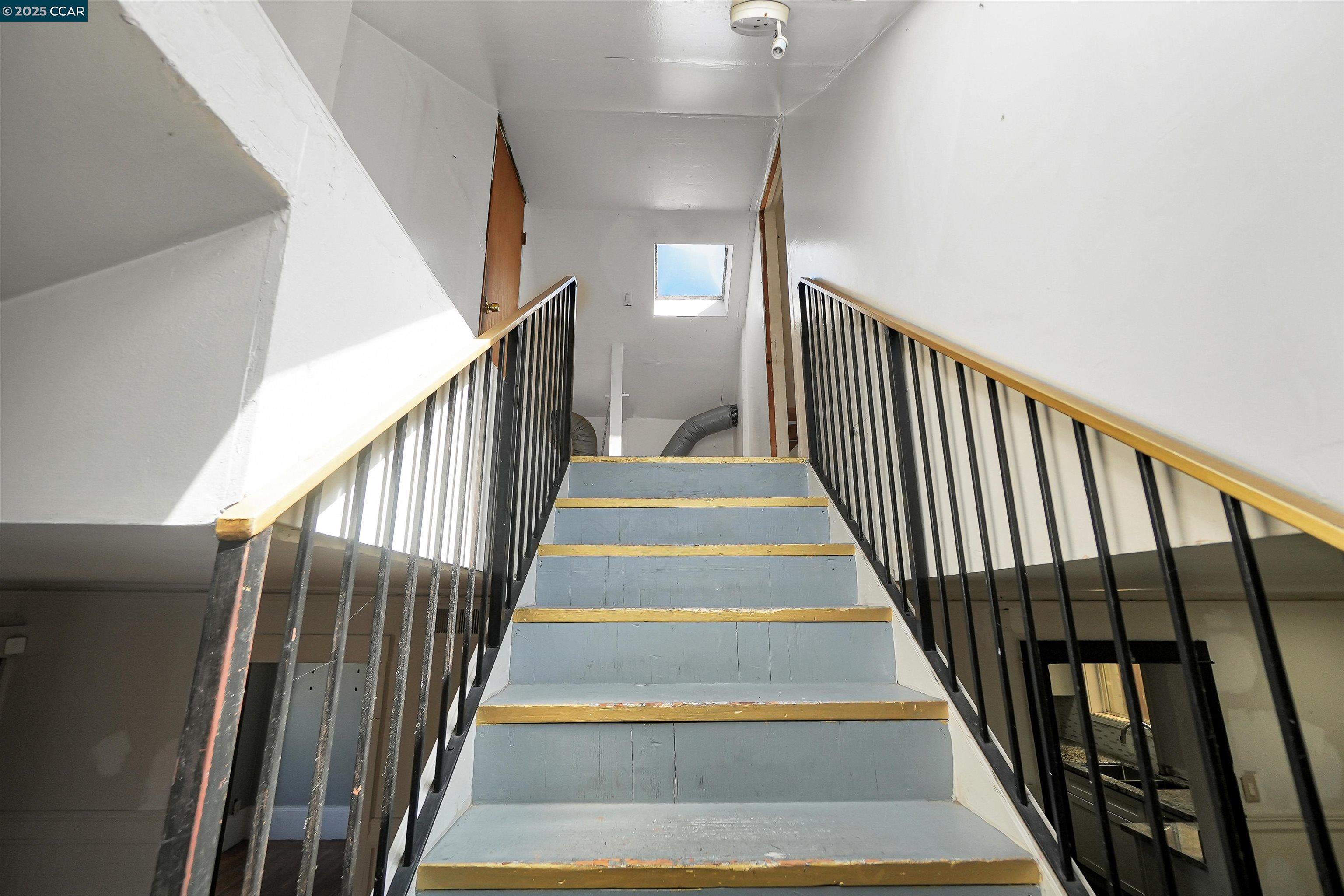 Detail Gallery Image 29 of 48 For 215 Thornton Ave, San Francisco,  CA 94124 - 4 Beds | 1/1 Baths