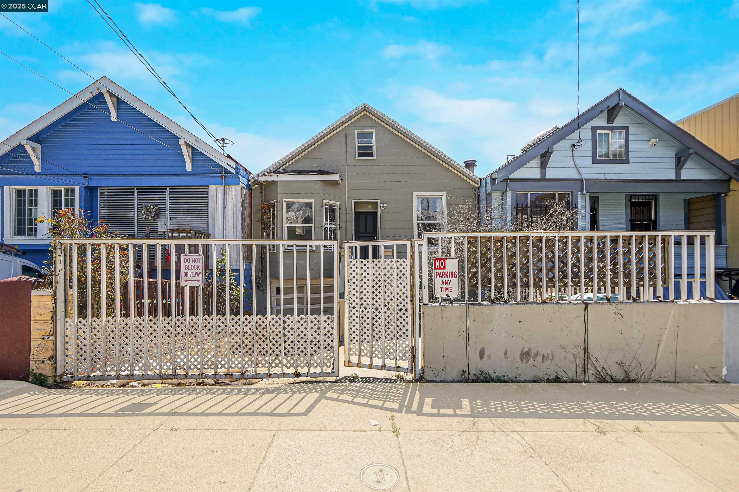 Detail Gallery Image 4 of 48 For 215 Thornton Ave, San Francisco,  CA 94124 - 4 Beds | 1/1 Baths