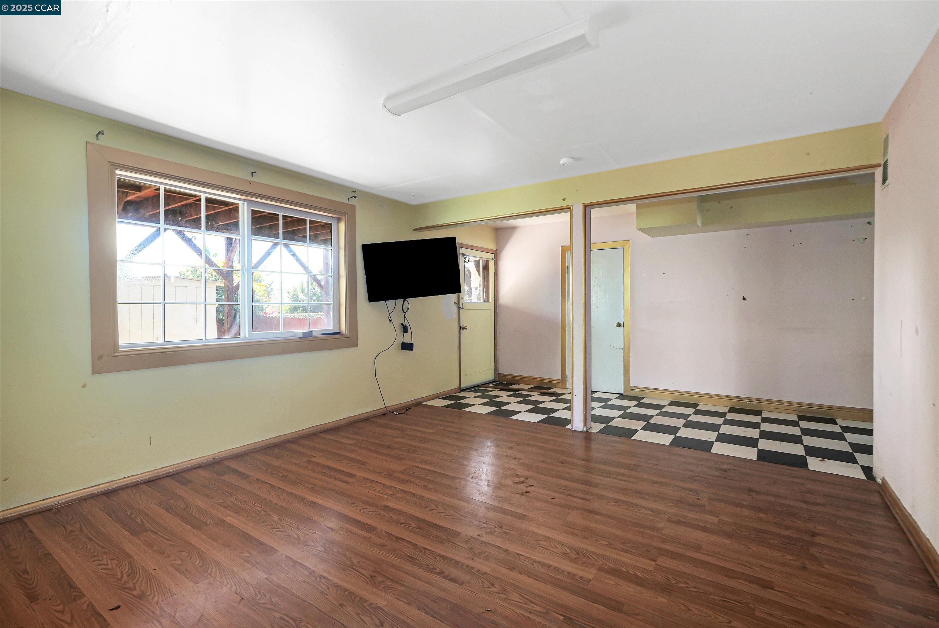 Detail Gallery Image 37 of 48 For 215 Thornton Ave, San Francisco,  CA 94124 - 4 Beds | 1/1 Baths