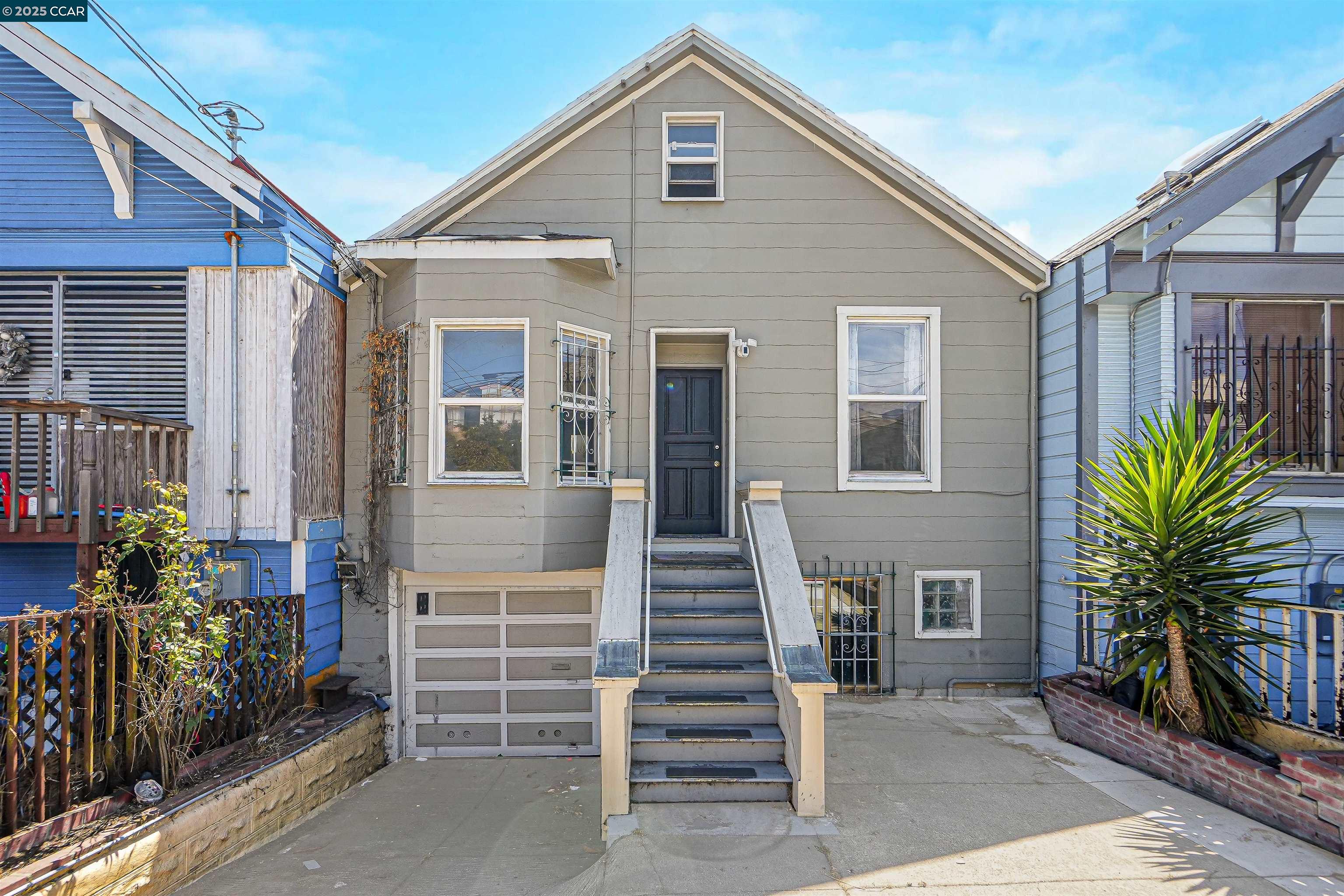 Detail Gallery Image 5 of 48 For 215 Thornton Ave, San Francisco,  CA 94124 - 4 Beds | 1/1 Baths