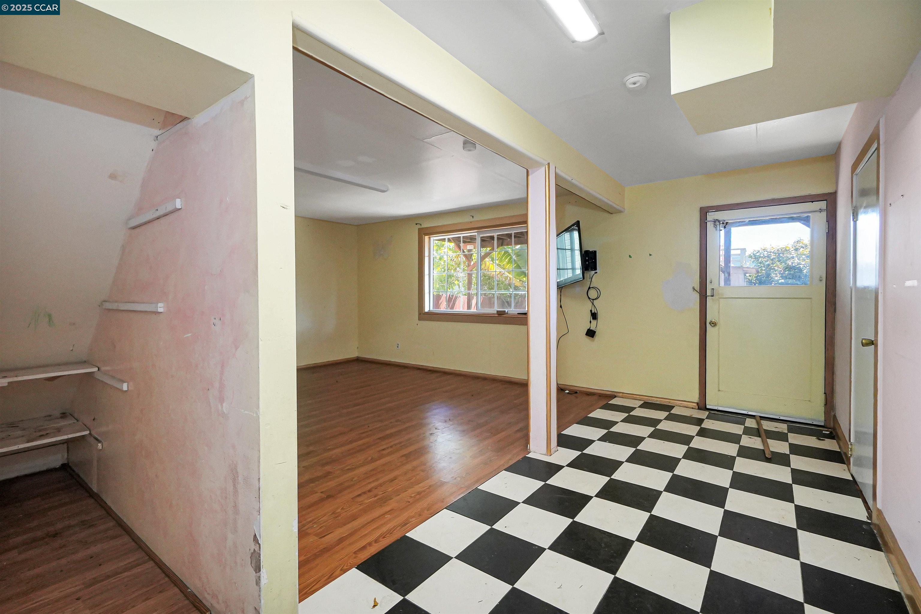 Detail Gallery Image 43 of 48 For 215 Thornton Ave, San Francisco,  CA 94124 - 4 Beds | 1/1 Baths