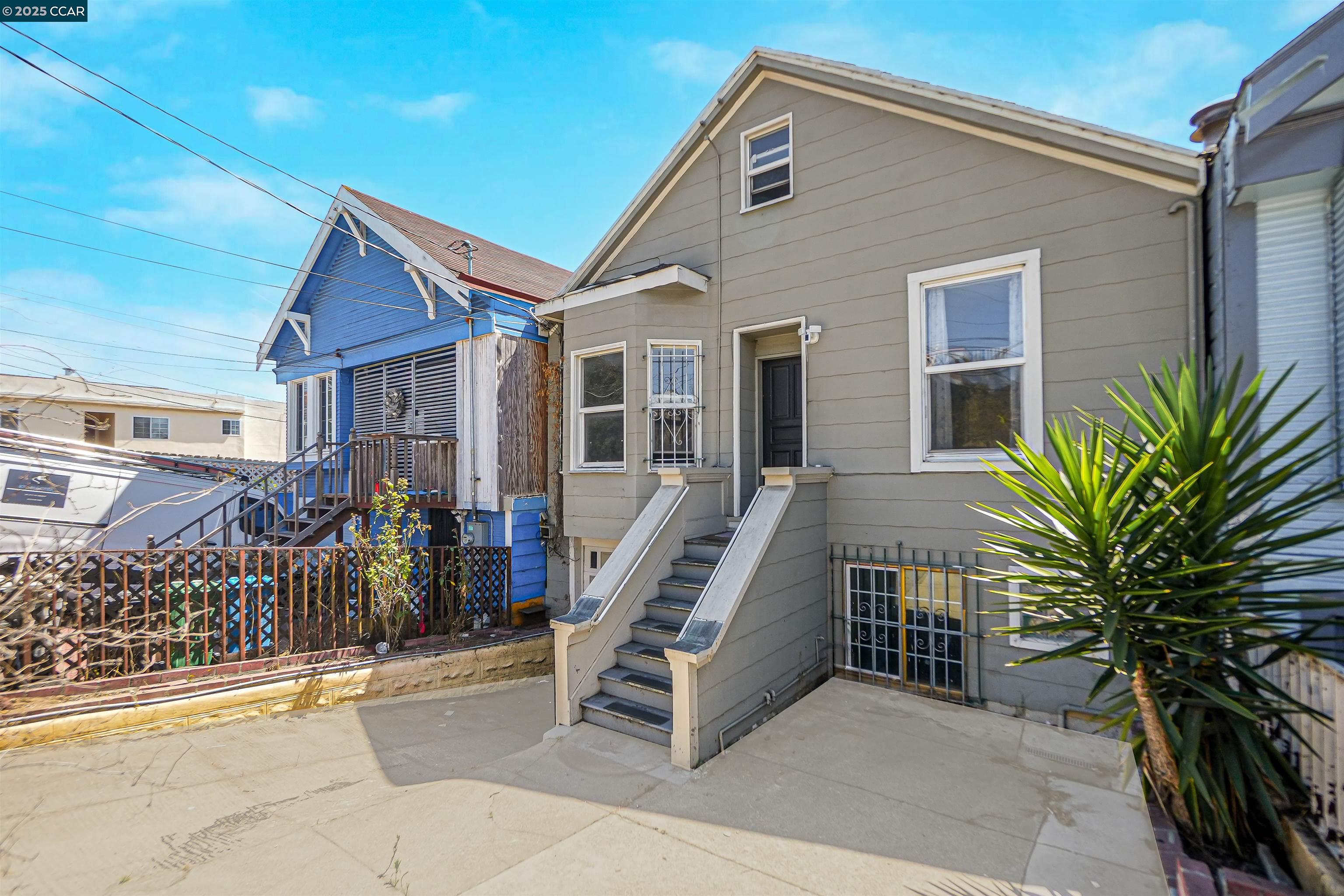 Detail Gallery Image 6 of 48 For 215 Thornton Ave, San Francisco,  CA 94124 - 4 Beds | 1/1 Baths