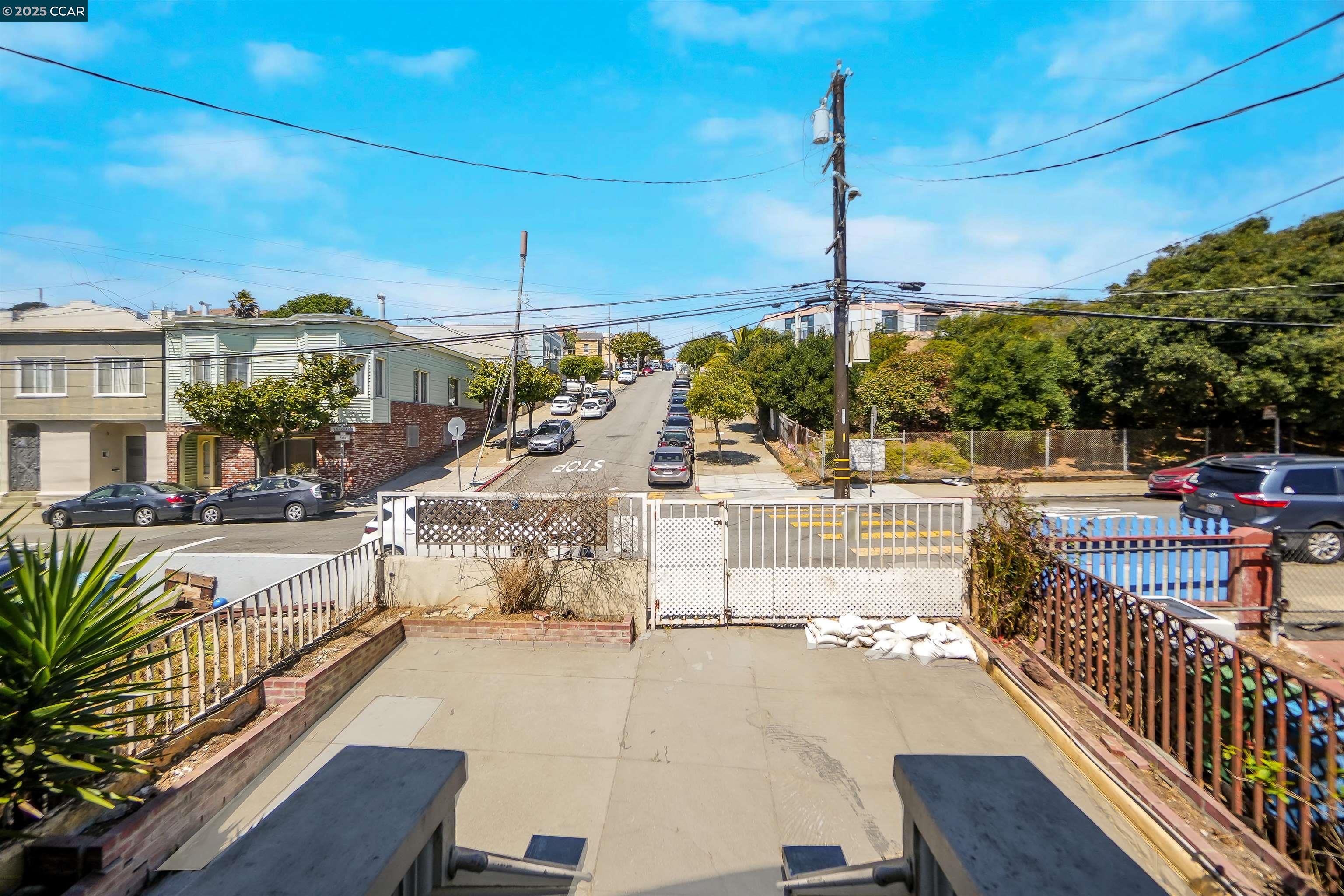 Detail Gallery Image 8 of 48 For 215 Thornton Ave, San Francisco,  CA 94124 - 4 Beds | 1/1 Baths