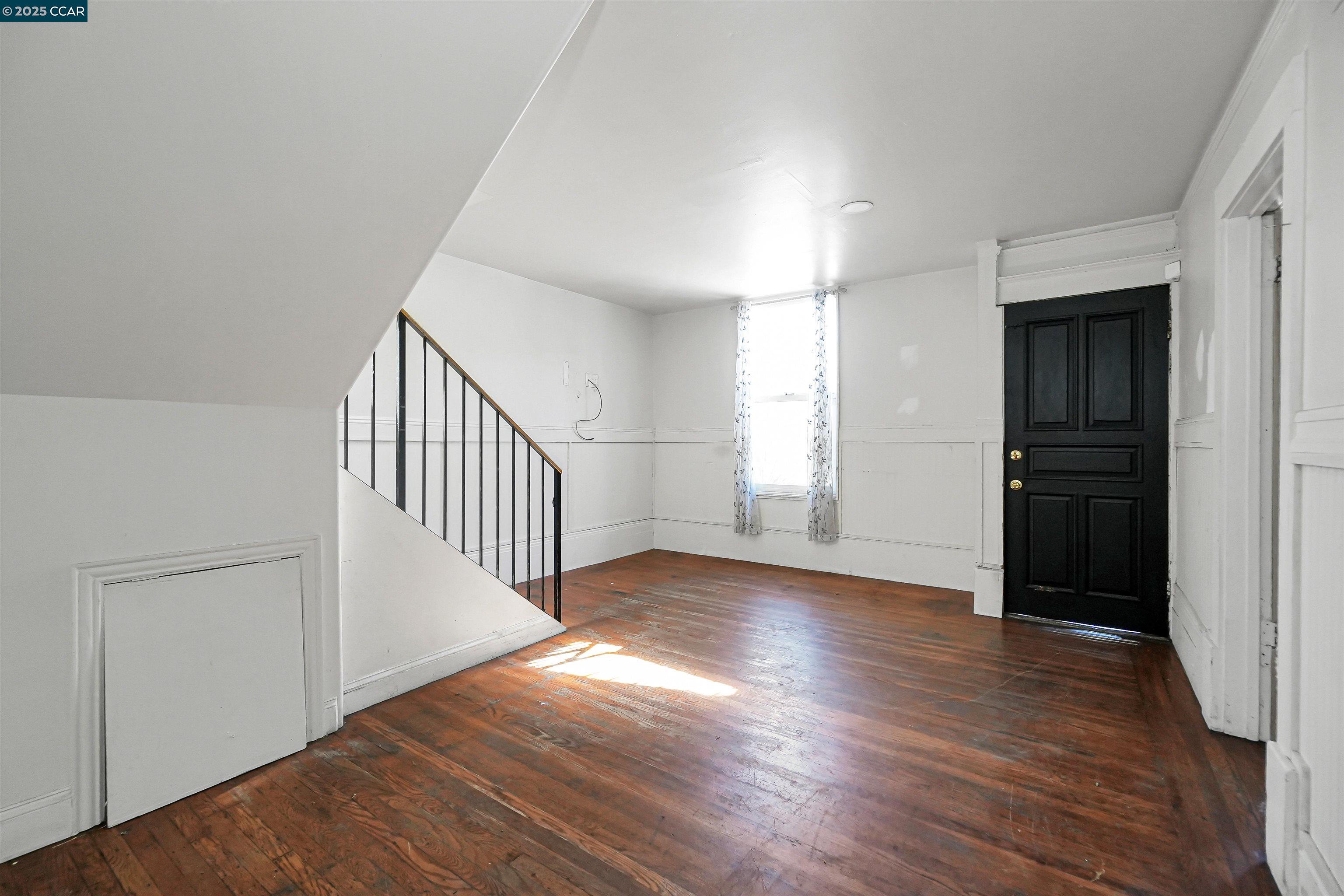 Detail Gallery Image 9 of 48 For 215 Thornton Ave, San Francisco,  CA 94124 - 4 Beds | 1/1 Baths