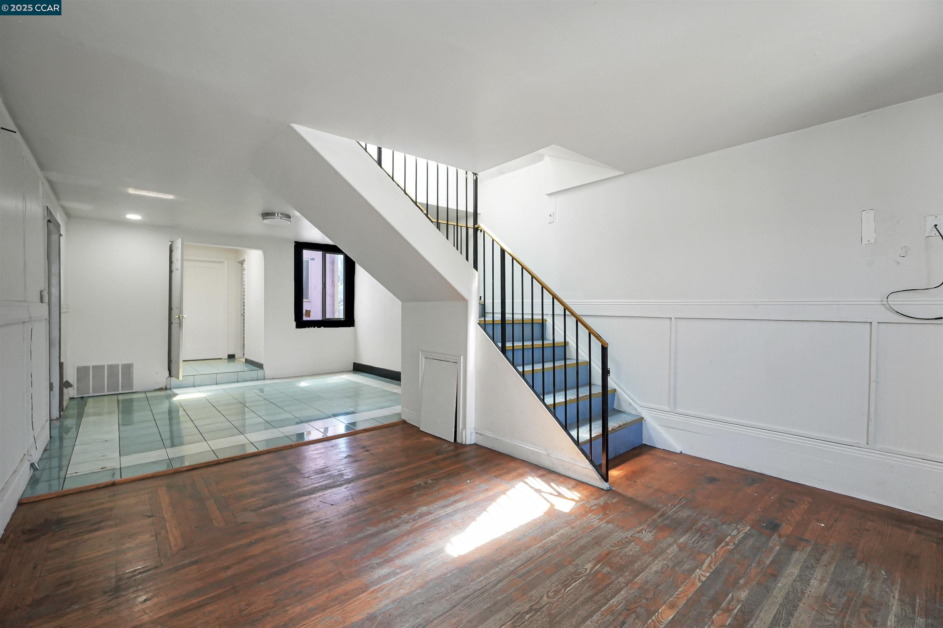 Detail Gallery Image 10 of 48 For 215 Thornton Ave, San Francisco,  CA 94124 - 4 Beds | 1/1 Baths