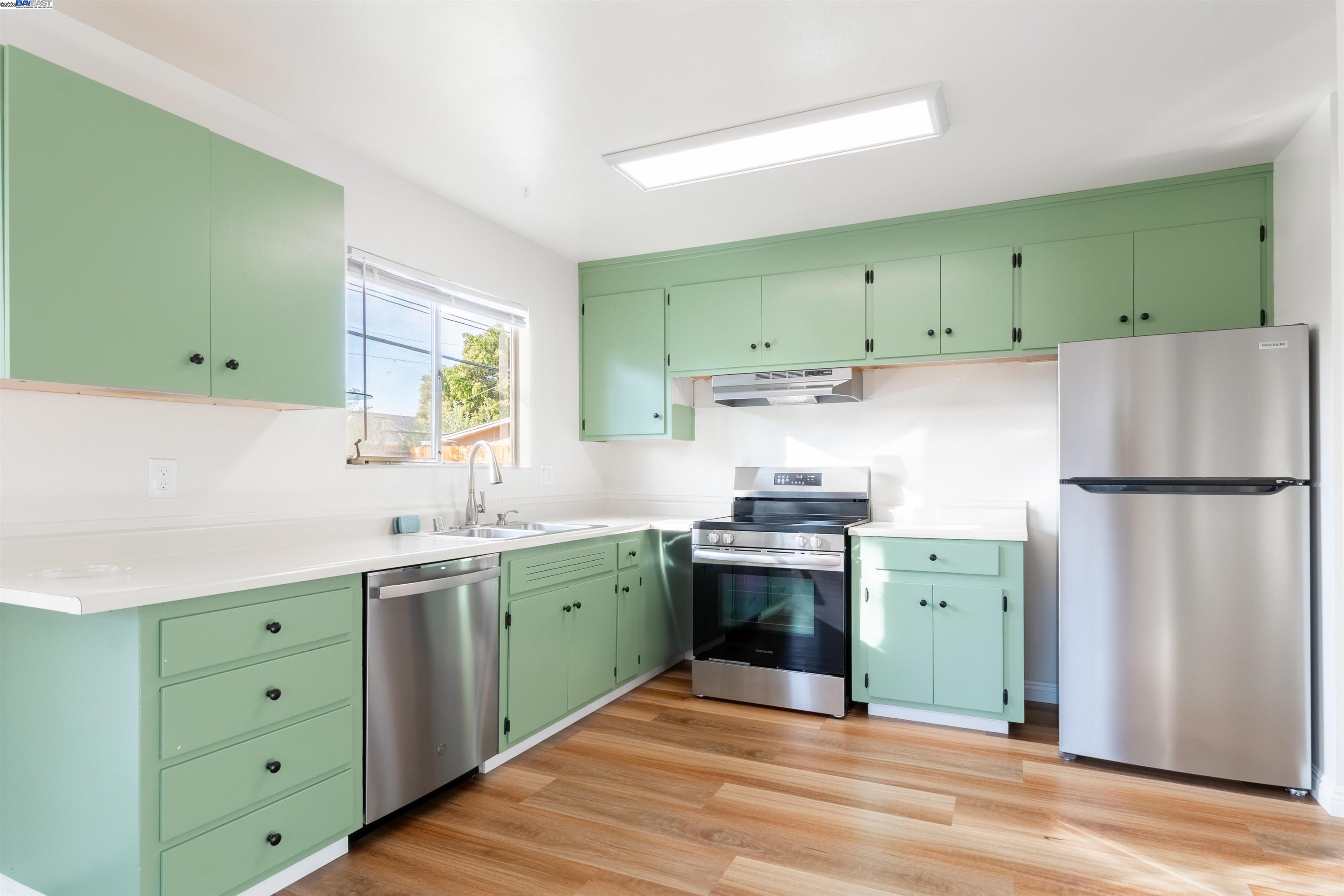 Detail Gallery Image 8 of 25 For 4759 Stevenson Blvd, Fremont,  CA 94538 - 3 Beds | 2 Baths