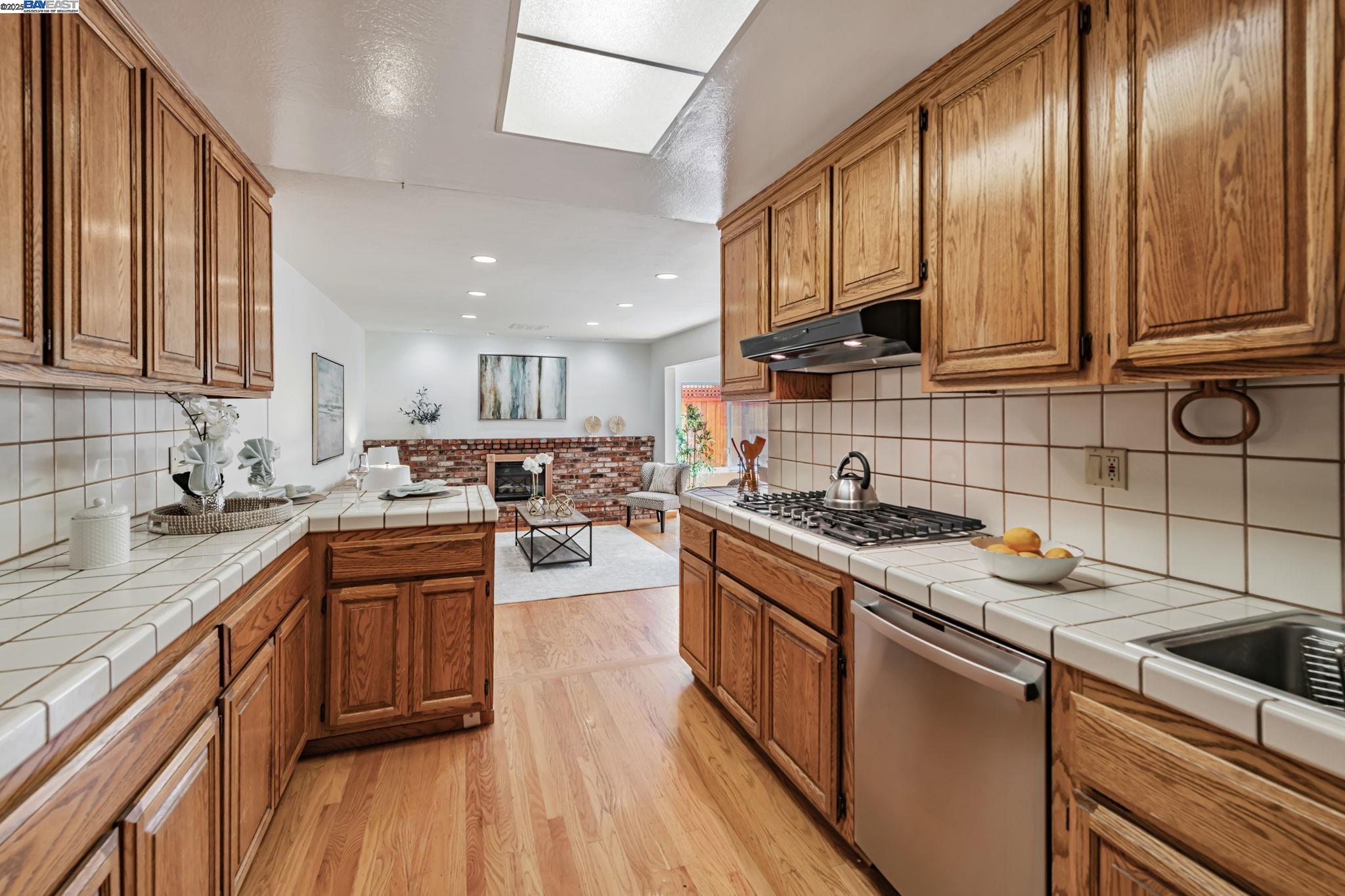 Detail Gallery Image 6 of 34 For 4751 Wadsworth Ct, Fremont,  CA 94538 - 4 Beds | 3 Baths