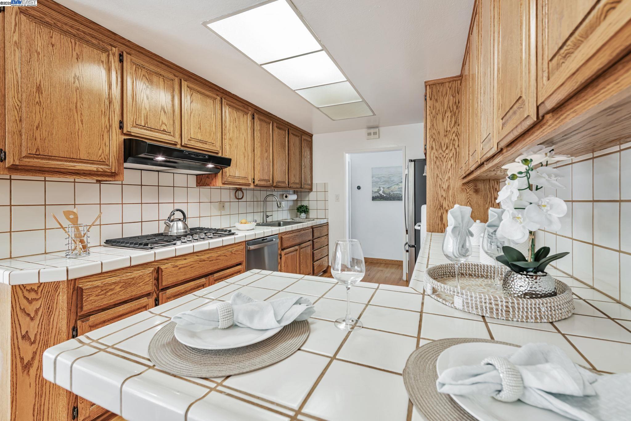 Detail Gallery Image 8 of 34 For 4751 Wadsworth Ct, Fremont,  CA 94538 - 4 Beds | 3 Baths