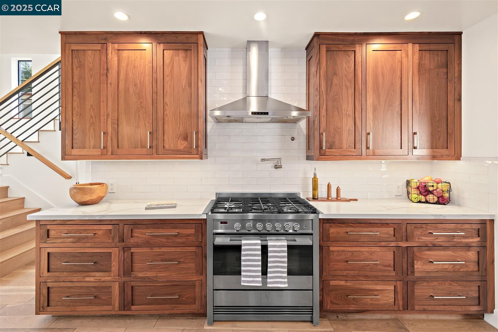 Detail Gallery Image 14 of 60 For 627 59th St, Oakland,  CA 94609 - – Beds | – Baths