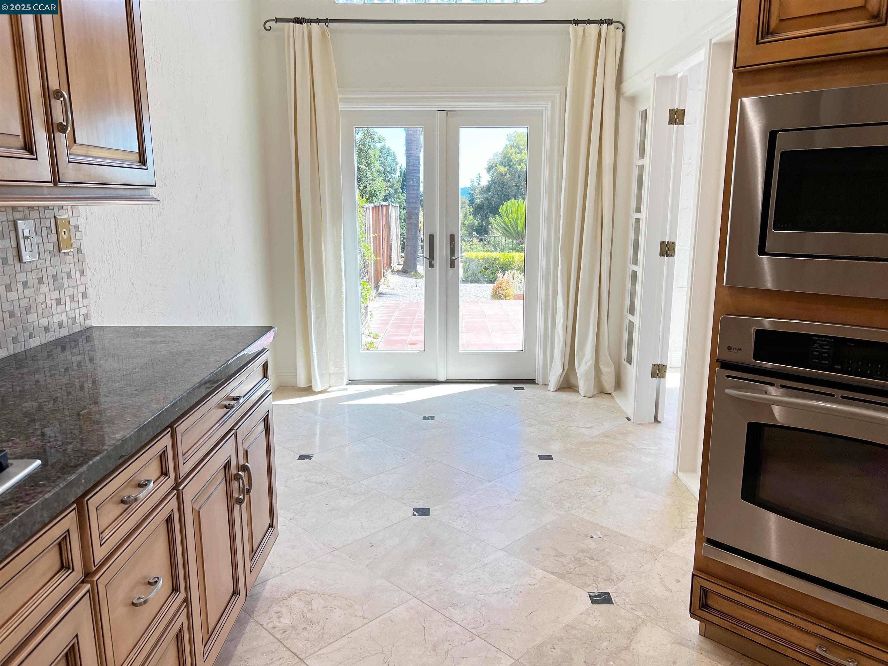 Detail Gallery Image 11 of 39 For 120 Cortona Dr, San Ramon,  CA 94582 - 3 Beds | 2 Baths
