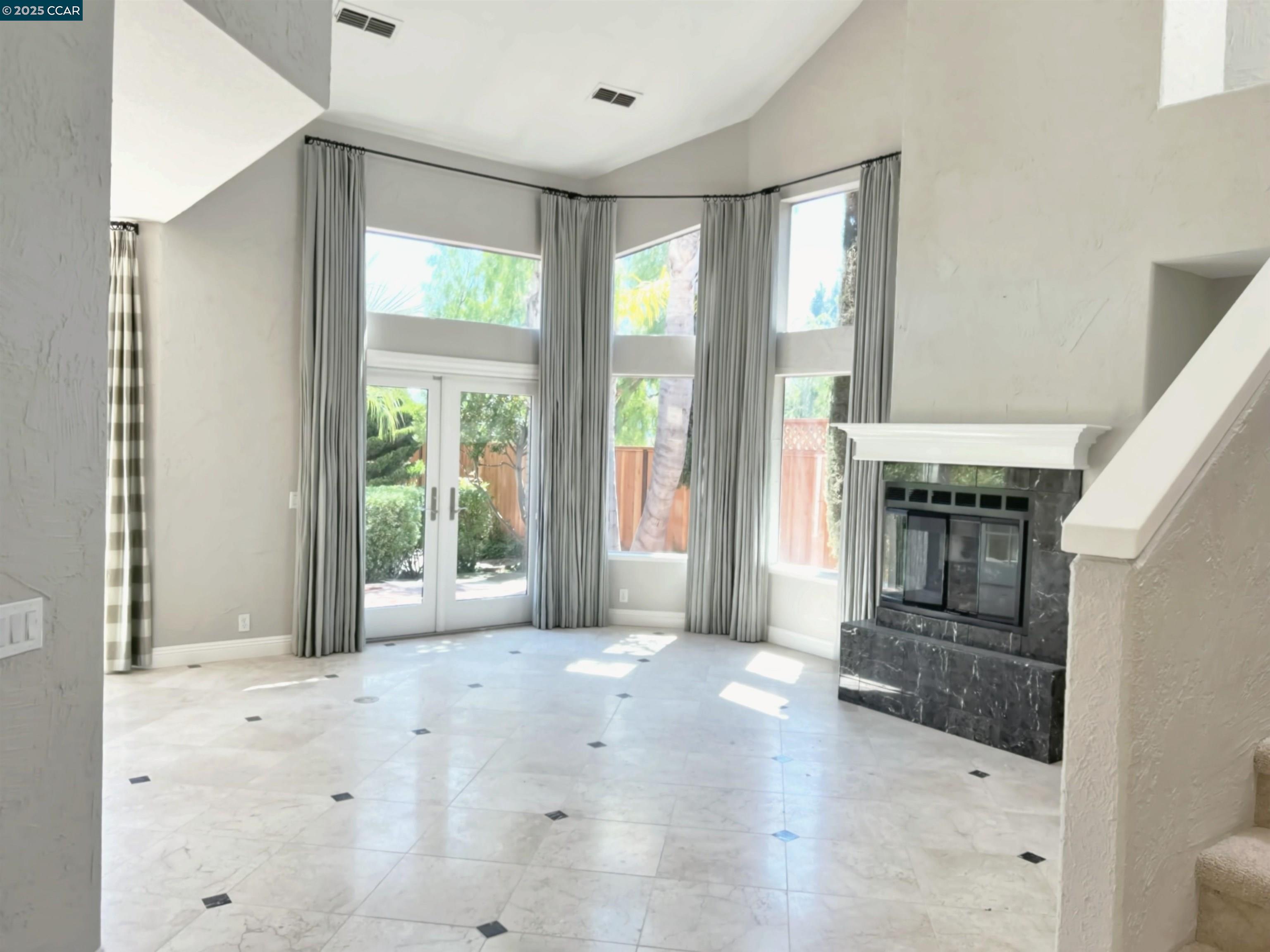 Detail Gallery Image 12 of 39 For 120 Cortona Dr, San Ramon,  CA 94582 - 3 Beds | 2 Baths
