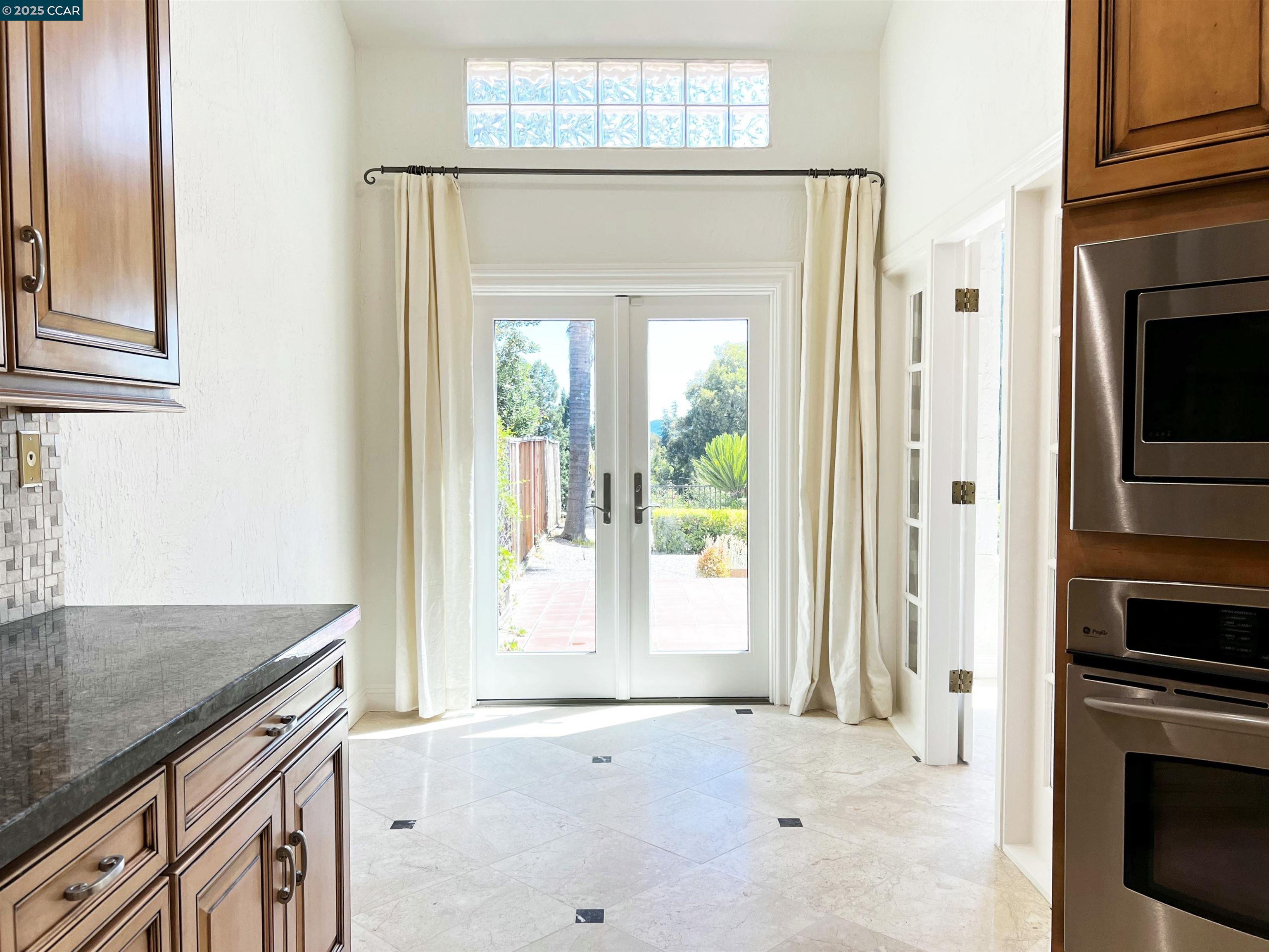 Detail Gallery Image 10 of 39 For 120 Cortona Dr, San Ramon,  CA 94582 - 3 Beds | 2 Baths