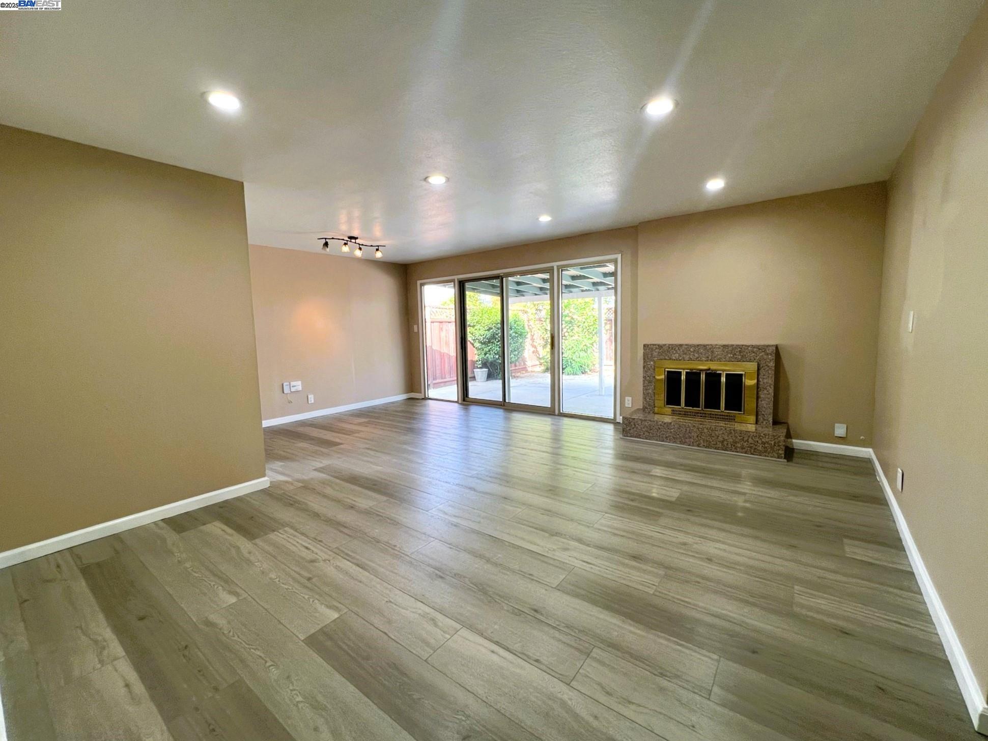 Detail Gallery Image 2 of 23 For 344 Rousseau St, Hayward,  CA 94544 - 3 Beds | 2 Baths