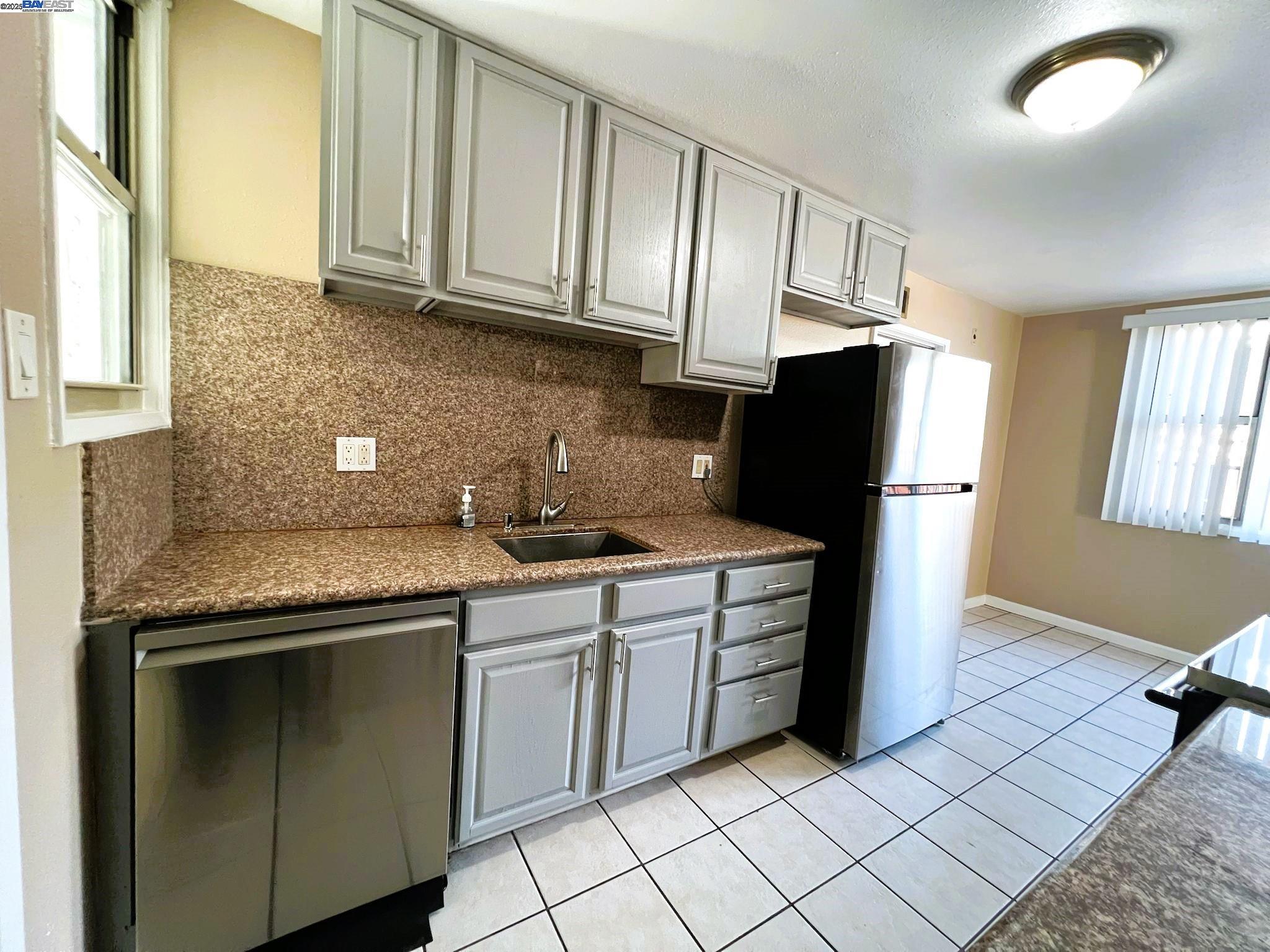 Detail Gallery Image 11 of 23 For 344 Rousseau St, Hayward,  CA 94544 - 3 Beds | 2 Baths