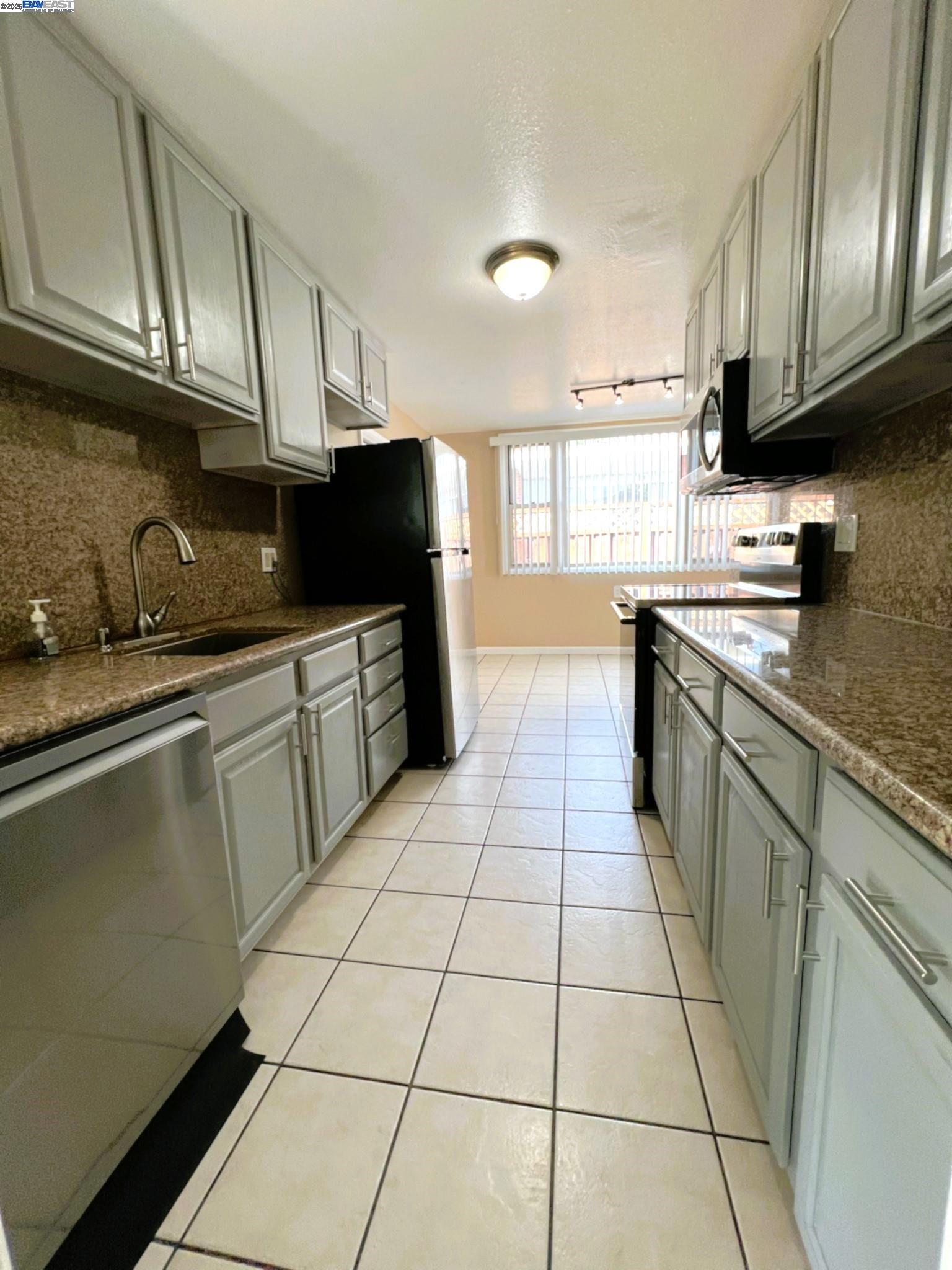 Detail Gallery Image 12 of 23 For 344 Rousseau St, Hayward,  CA 94544 - 3 Beds | 2 Baths