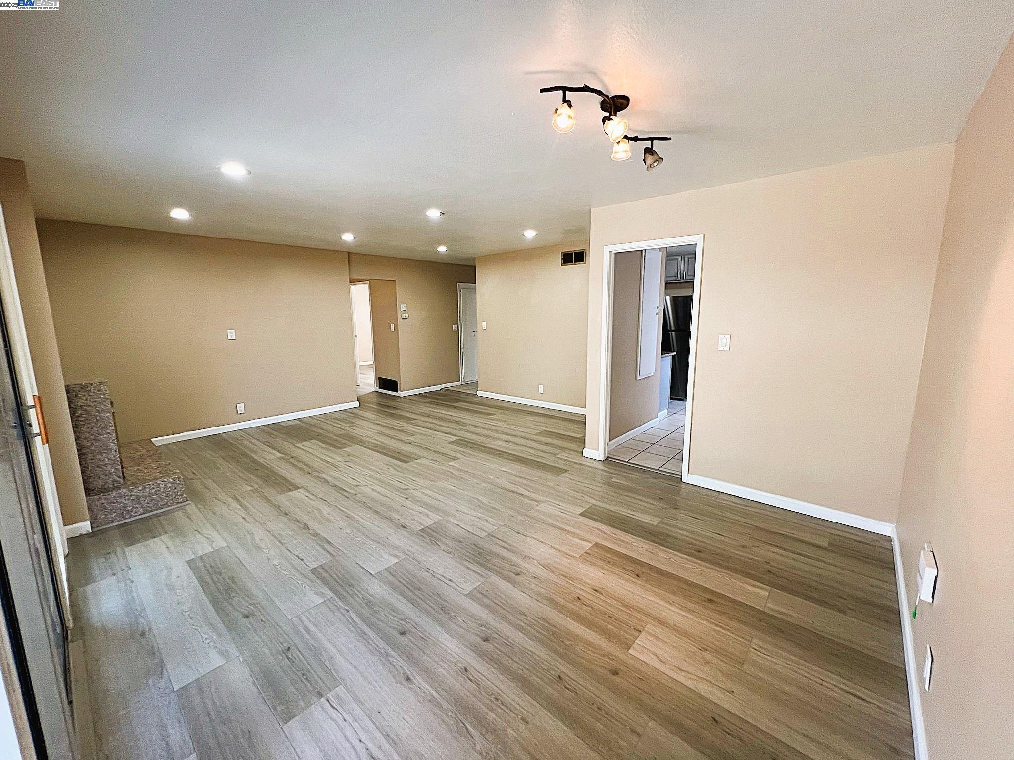 Detail Gallery Image 3 of 23 For 344 Rousseau St, Hayward,  CA 94544 - 3 Beds | 2 Baths