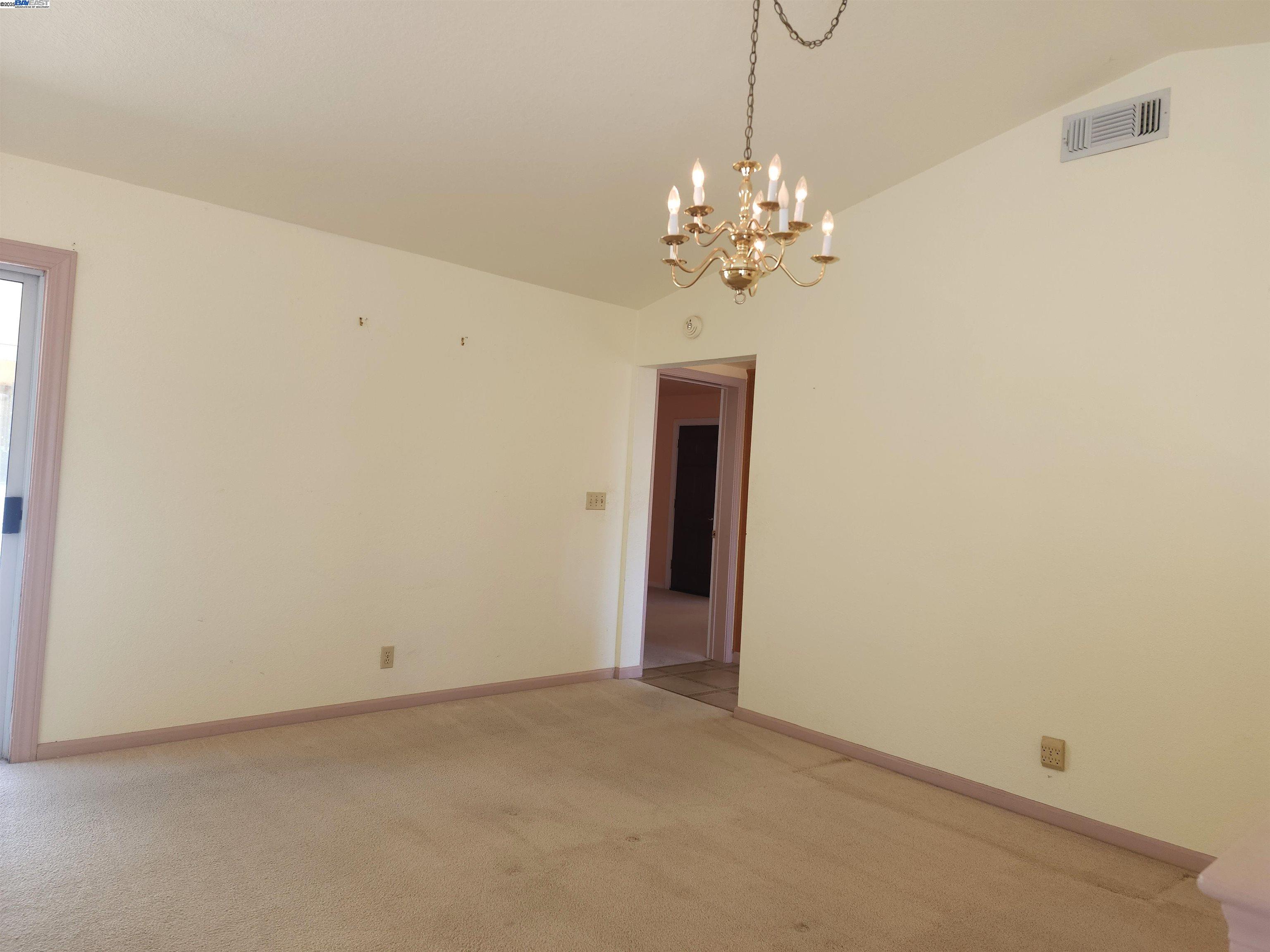 Detail Gallery Image 11 of 48 For 13312 Thistle Loop, Penn Valley,  CA 95946-9146 - 4 Beds | 2/1 Baths