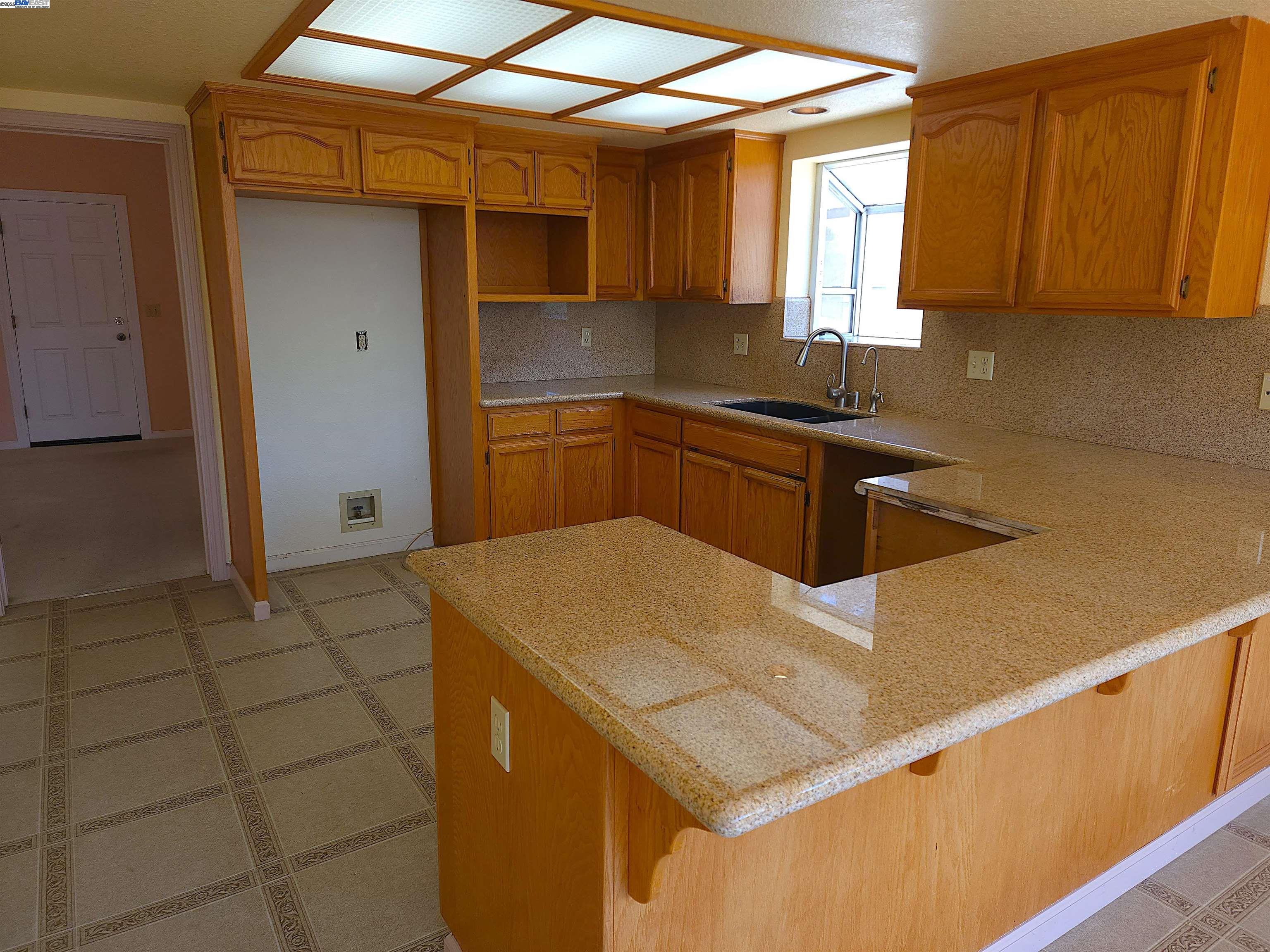 Detail Gallery Image 13 of 48 For 13312 Thistle Loop, Penn Valley,  CA 95946-9146 - 4 Beds | 2/1 Baths
