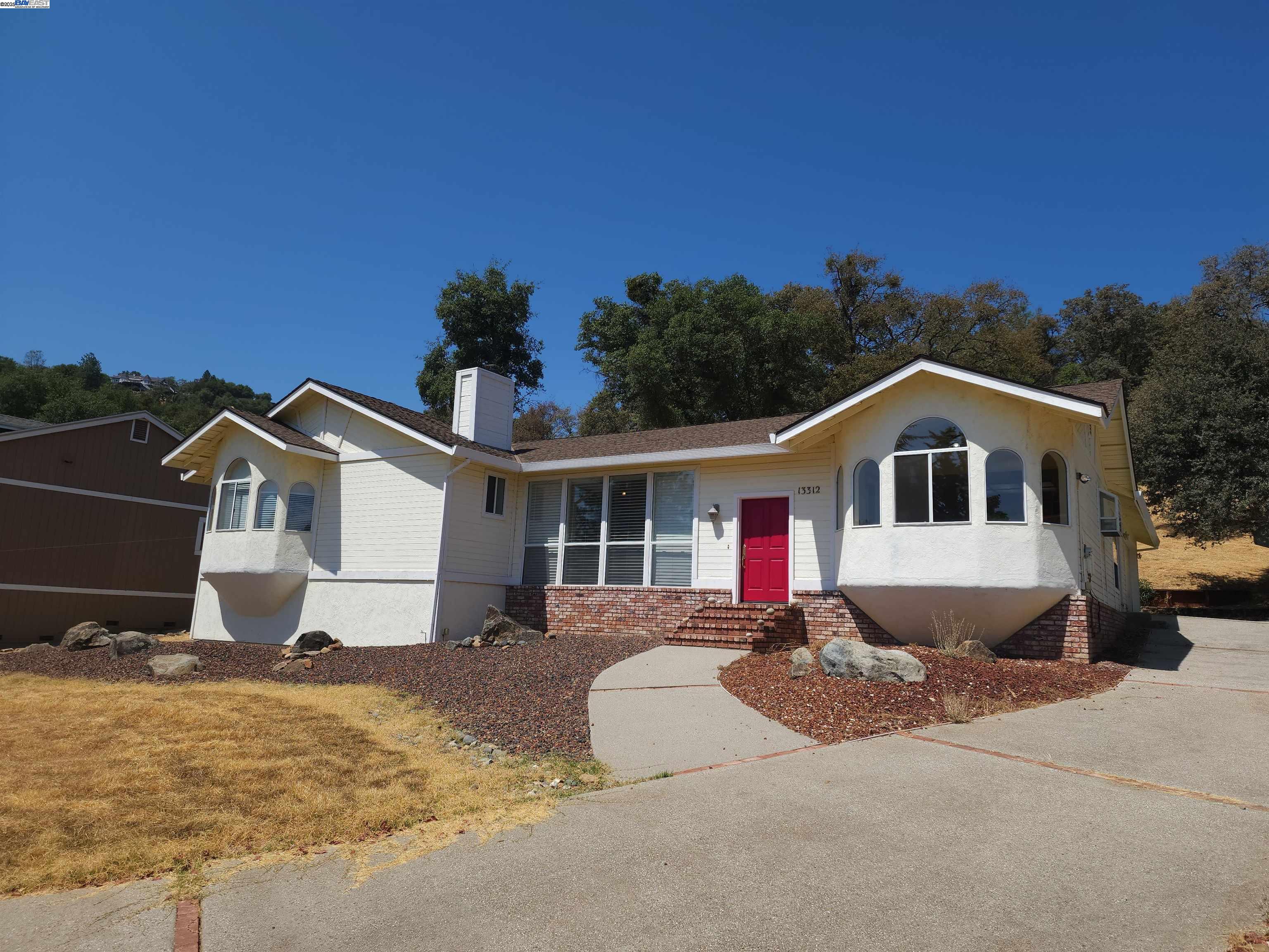 Detail Gallery Image 3 of 48 For 13312 Thistle Loop, Penn Valley,  CA 95946-9146 - 4 Beds | 2/1 Baths