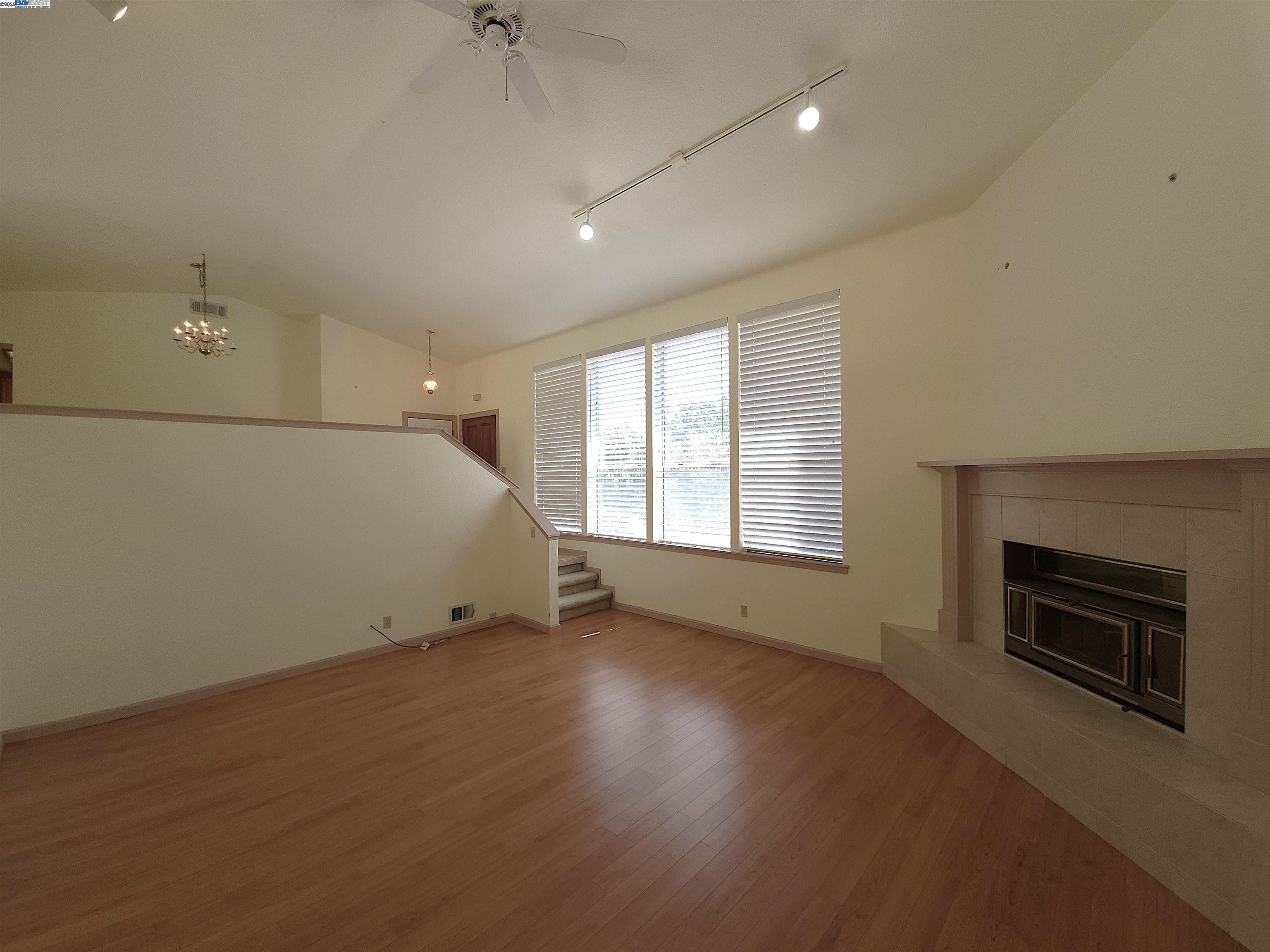 Detail Gallery Image 8 of 48 For 13312 Thistle Loop, Penn Valley,  CA 95946-9146 - 4 Beds | 2/1 Baths