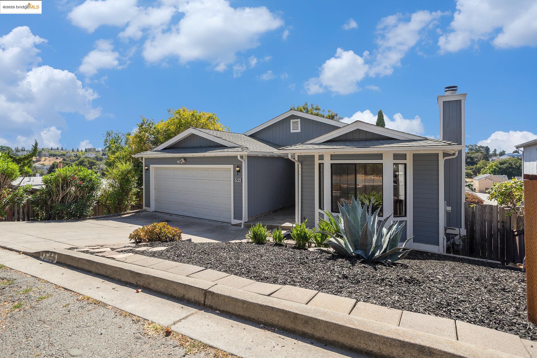 Detail Gallery Image 2 of 32 For 532 Barnes Way, Rodeo,  CA 94572 - 3 Beds | 3 Baths