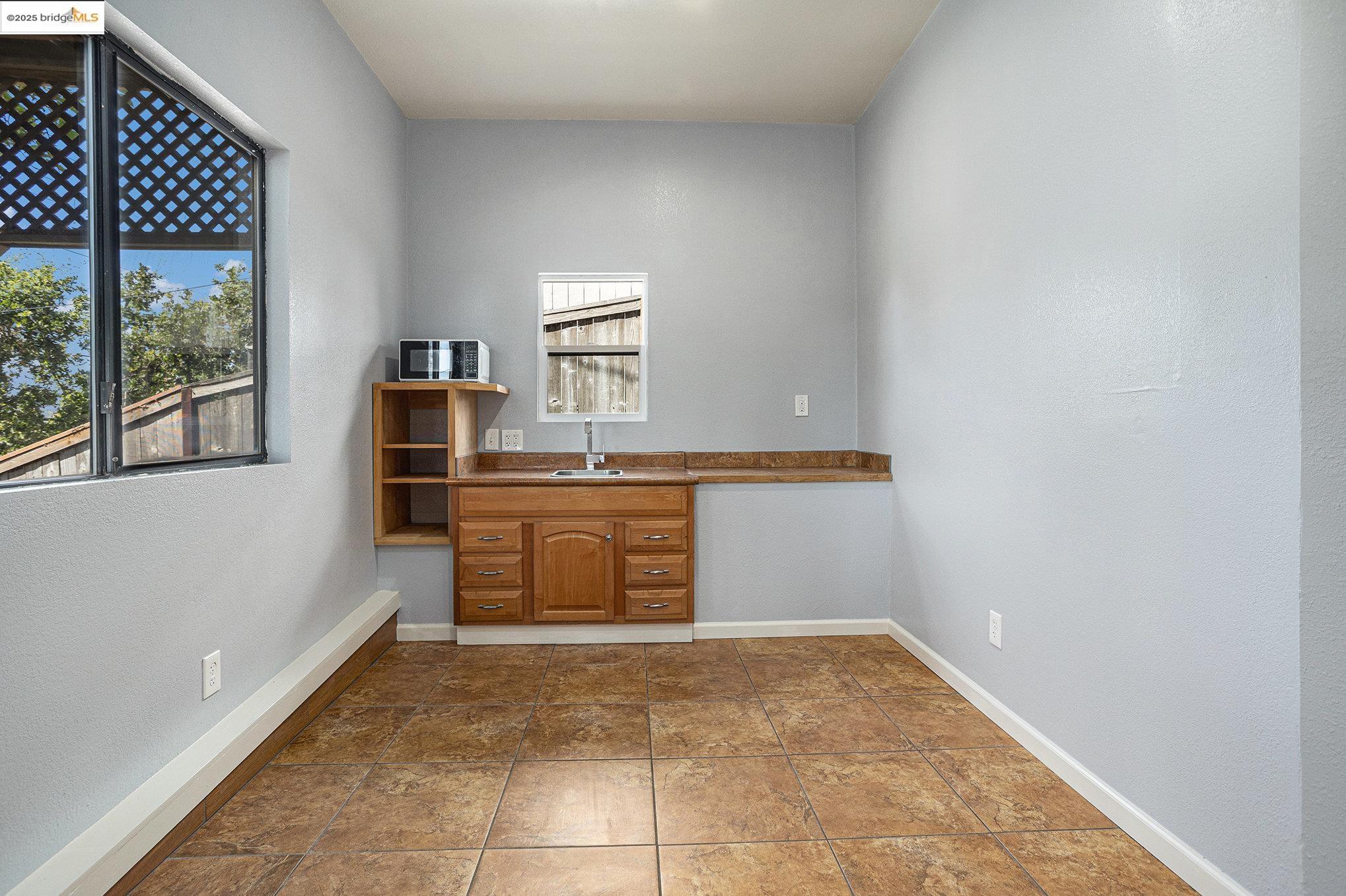 Detail Gallery Image 22 of 32 For 532 Barnes Way, Rodeo,  CA 94572 - 3 Beds | 3 Baths