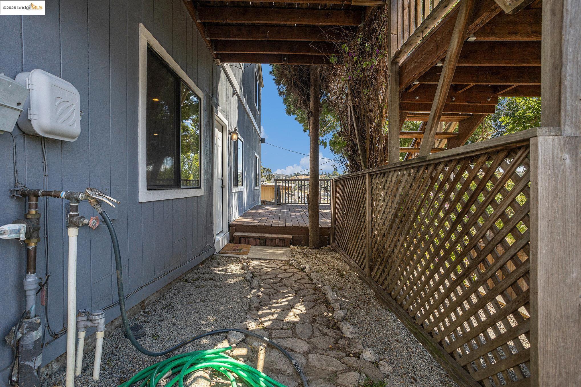 Detail Gallery Image 29 of 32 For 532 Barnes Way, Rodeo,  CA 94572 - 3 Beds | 3 Baths