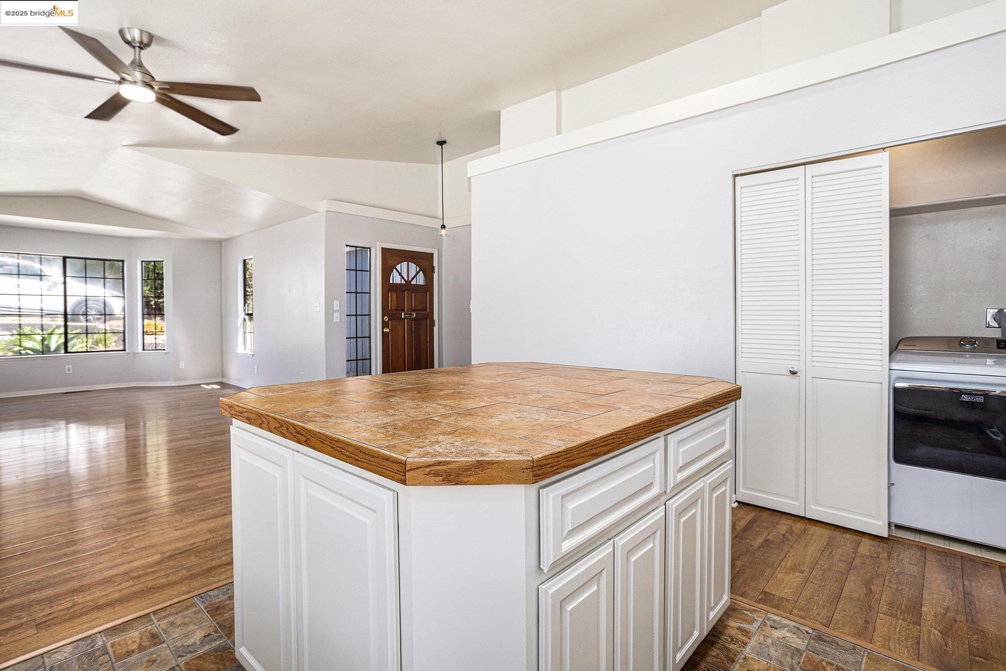 Detail Gallery Image 9 of 32 For 532 Barnes Way, Rodeo,  CA 94572 - 3 Beds | 3 Baths