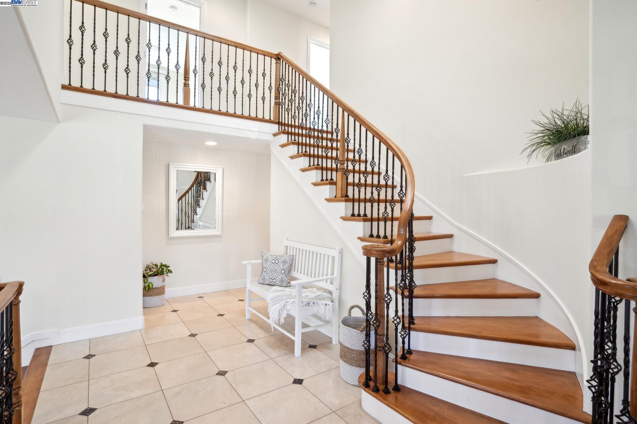 Detail Gallery Image 3 of 58 For 367 Mt Washington Way, Clayton,  CA 94517 - 4 Beds | 4 Baths