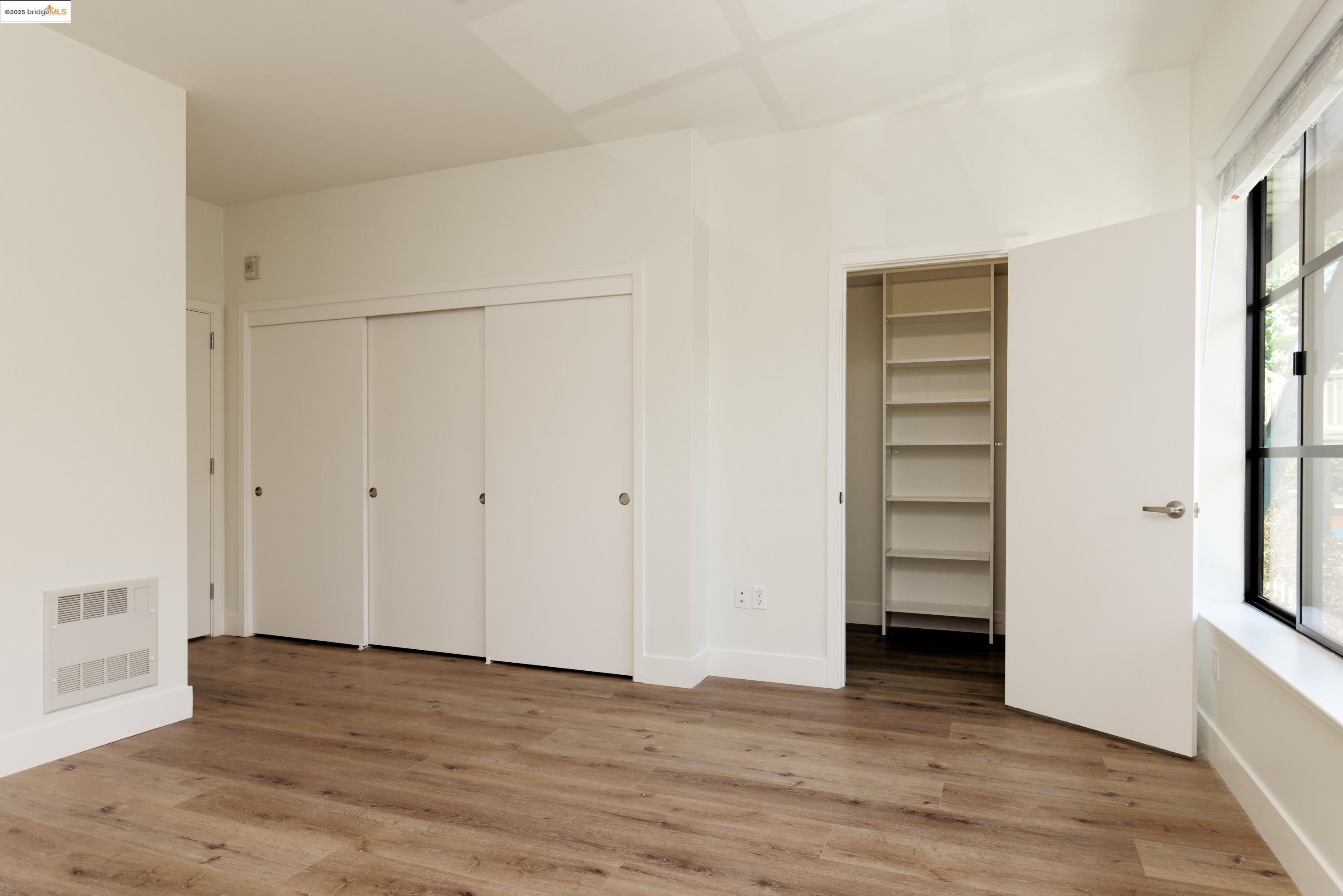 Detail Gallery Image 11 of 38 For 1565 32nd Street #4,  Oakland,  CA 94608 - 3 Beds | 3 Baths