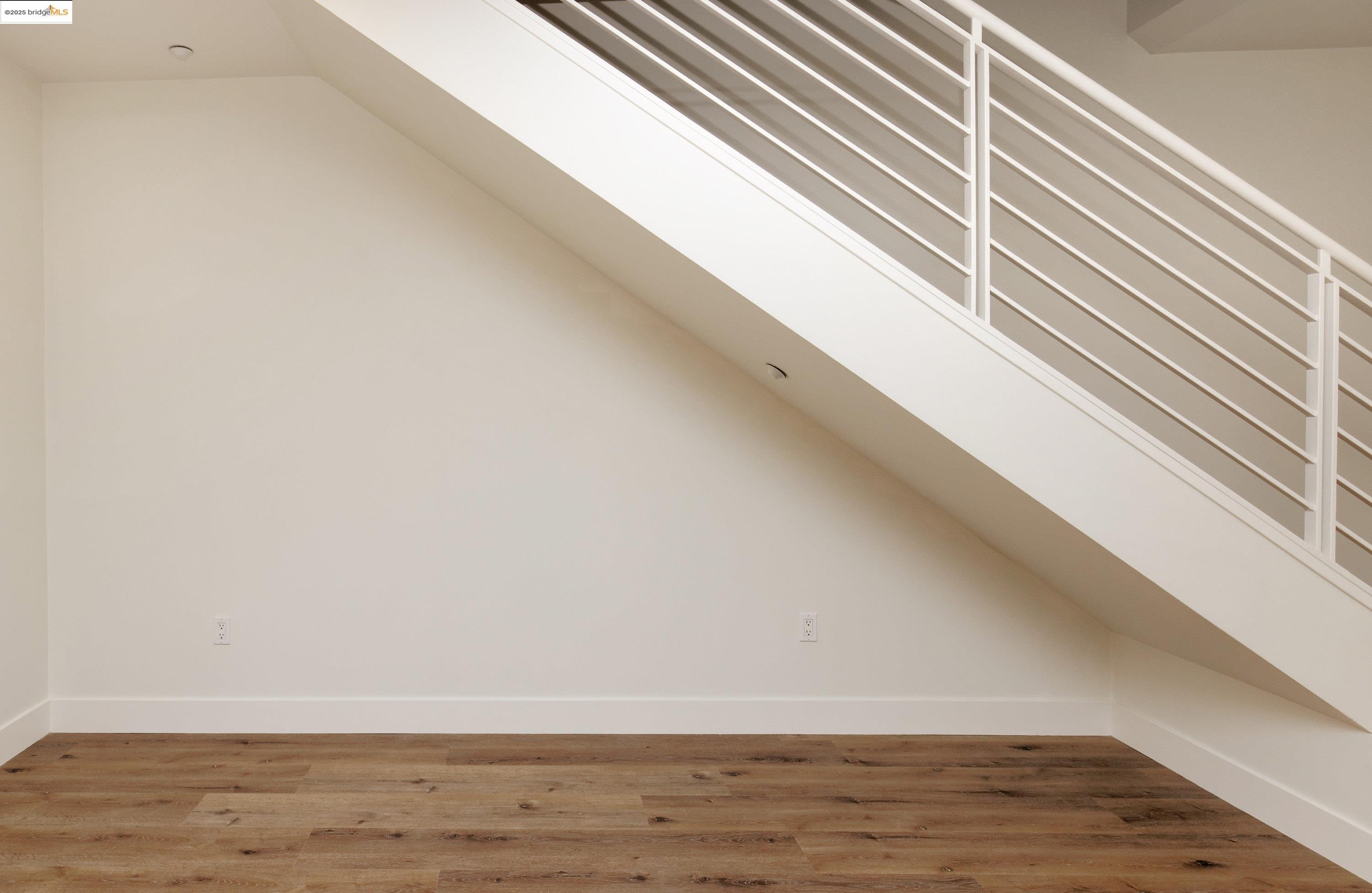 Detail Gallery Image 16 of 38 For 1565 32nd Street #4,  Oakland,  CA 94608 - 3 Beds | 3 Baths