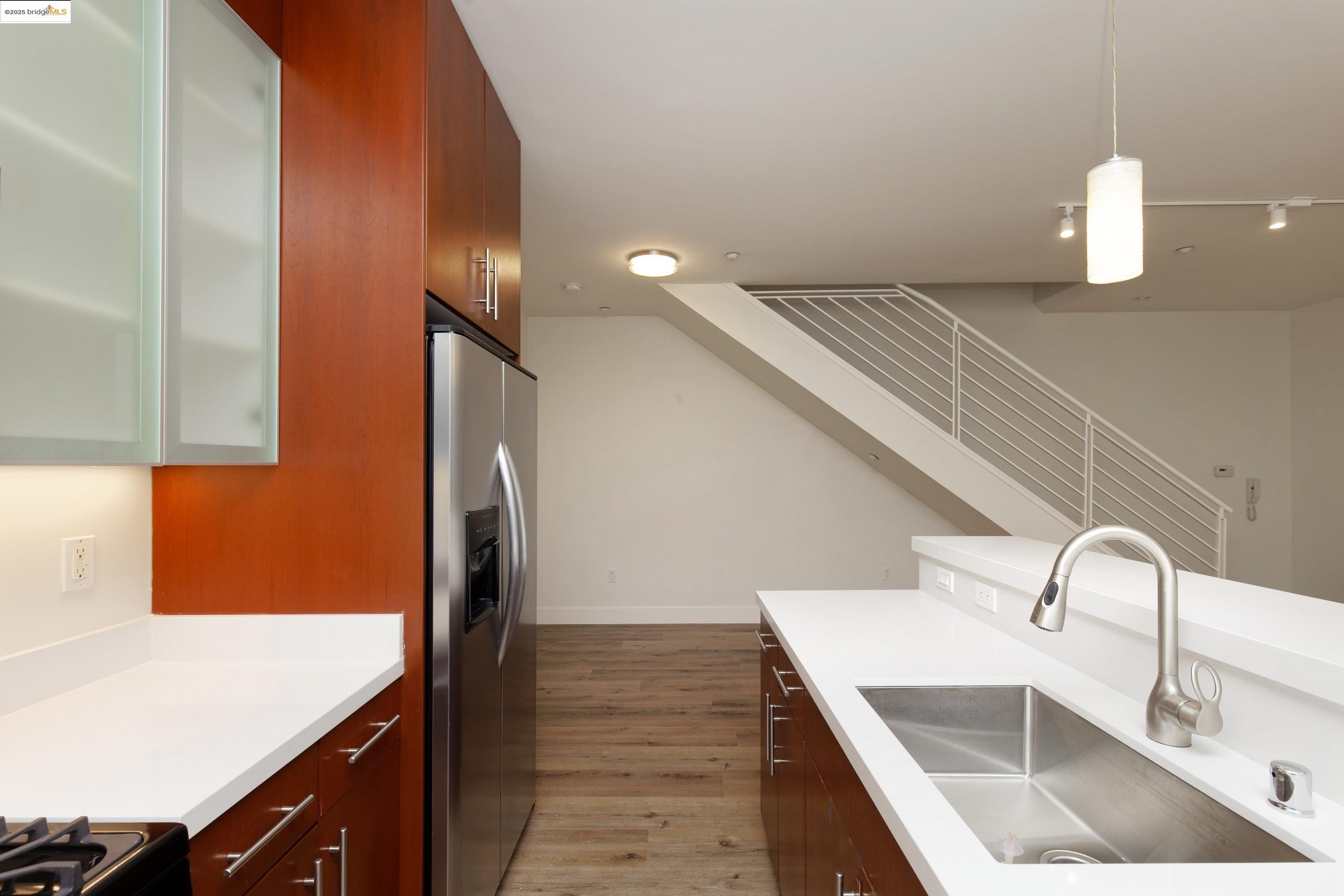 Detail Gallery Image 17 of 38 For 1565 32nd Street #4,  Oakland,  CA 94608 - 3 Beds | 3 Baths