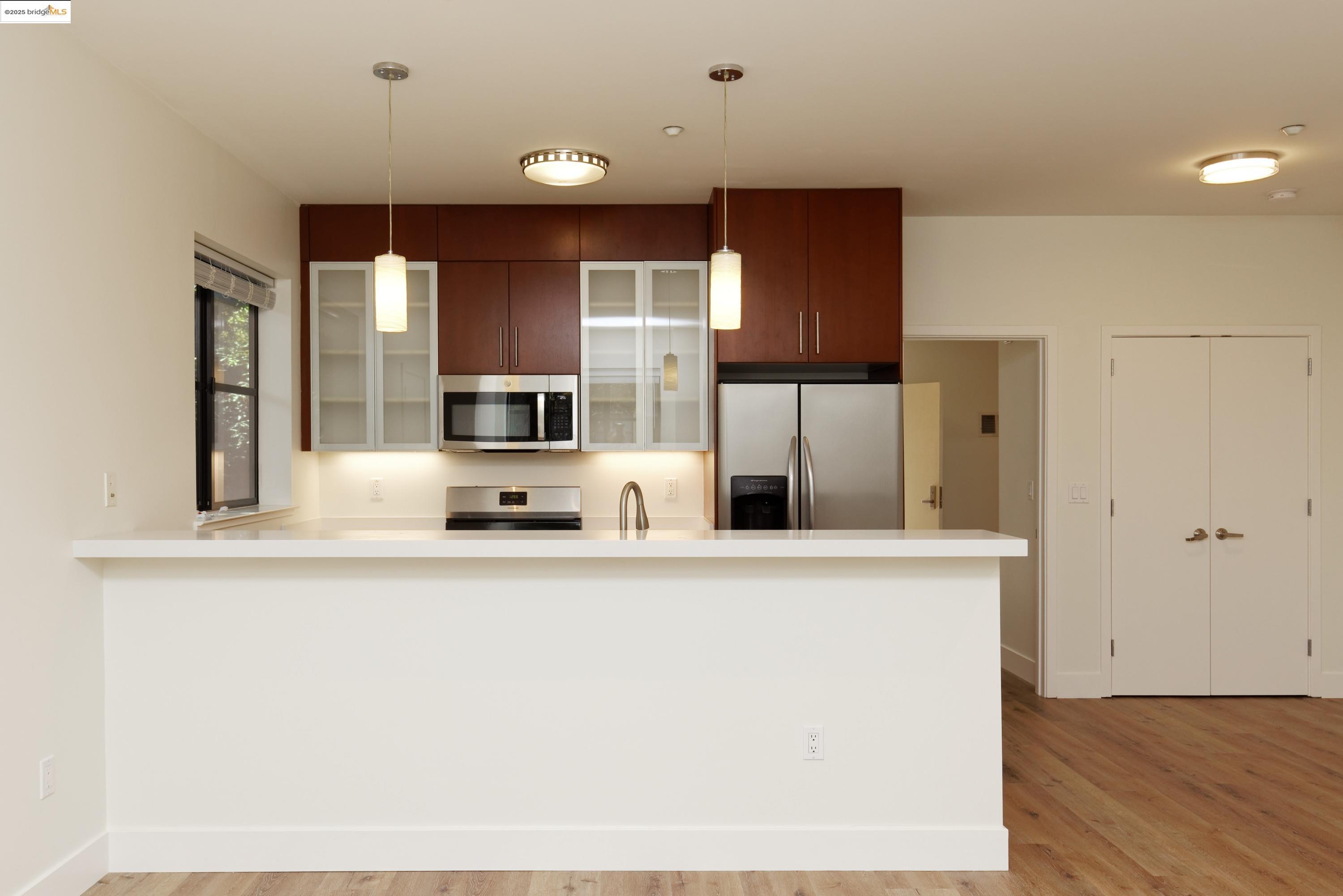 Detail Gallery Image 20 of 38 For 1565 32nd Street #4,  Oakland,  CA 94608 - 3 Beds | 3 Baths