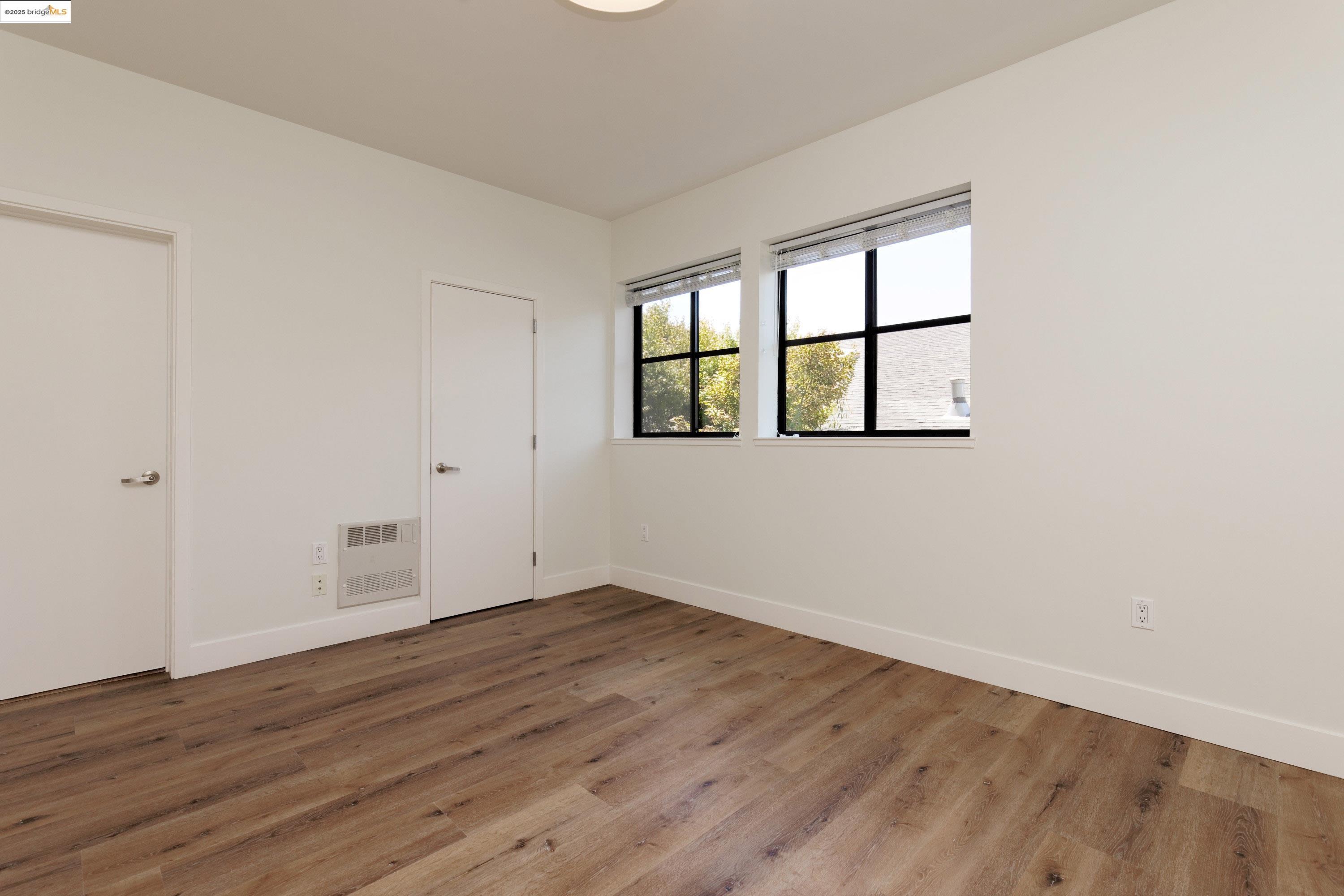 Detail Gallery Image 25 of 38 For 1565 32nd Street #4,  Oakland,  CA 94608 - 3 Beds | 3 Baths
