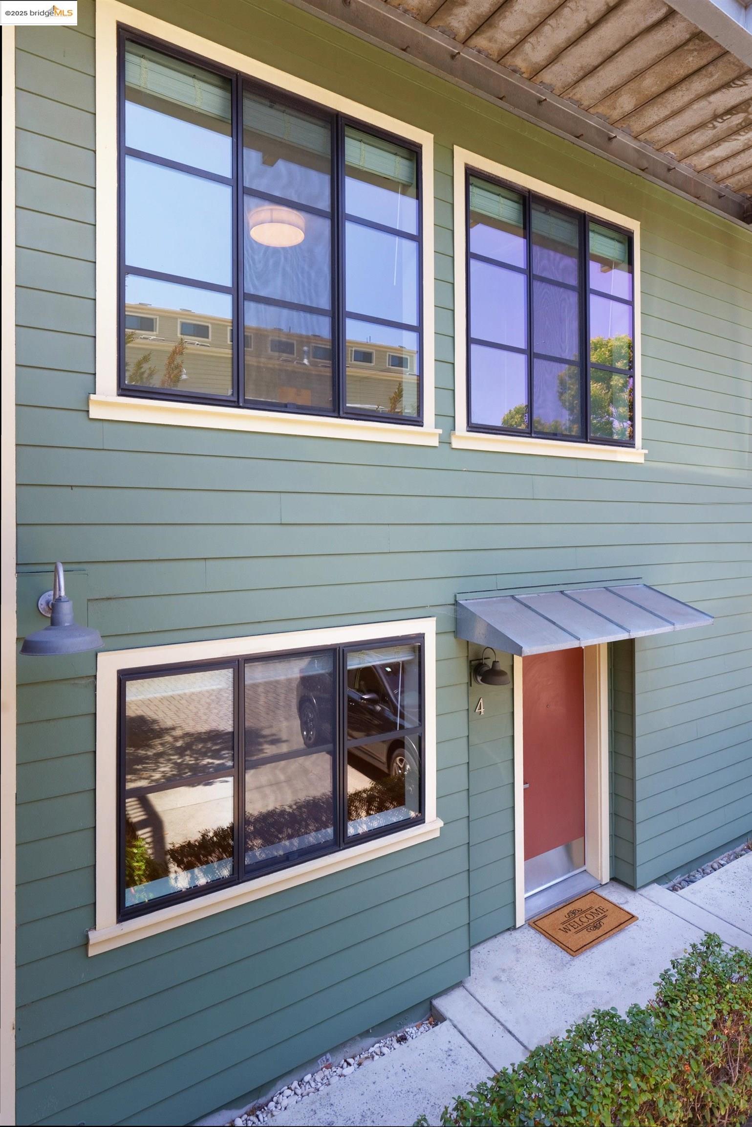 Detail Gallery Image 29 of 38 For 1565 32nd Street #4,  Oakland,  CA 94608 - 3 Beds | 3 Baths