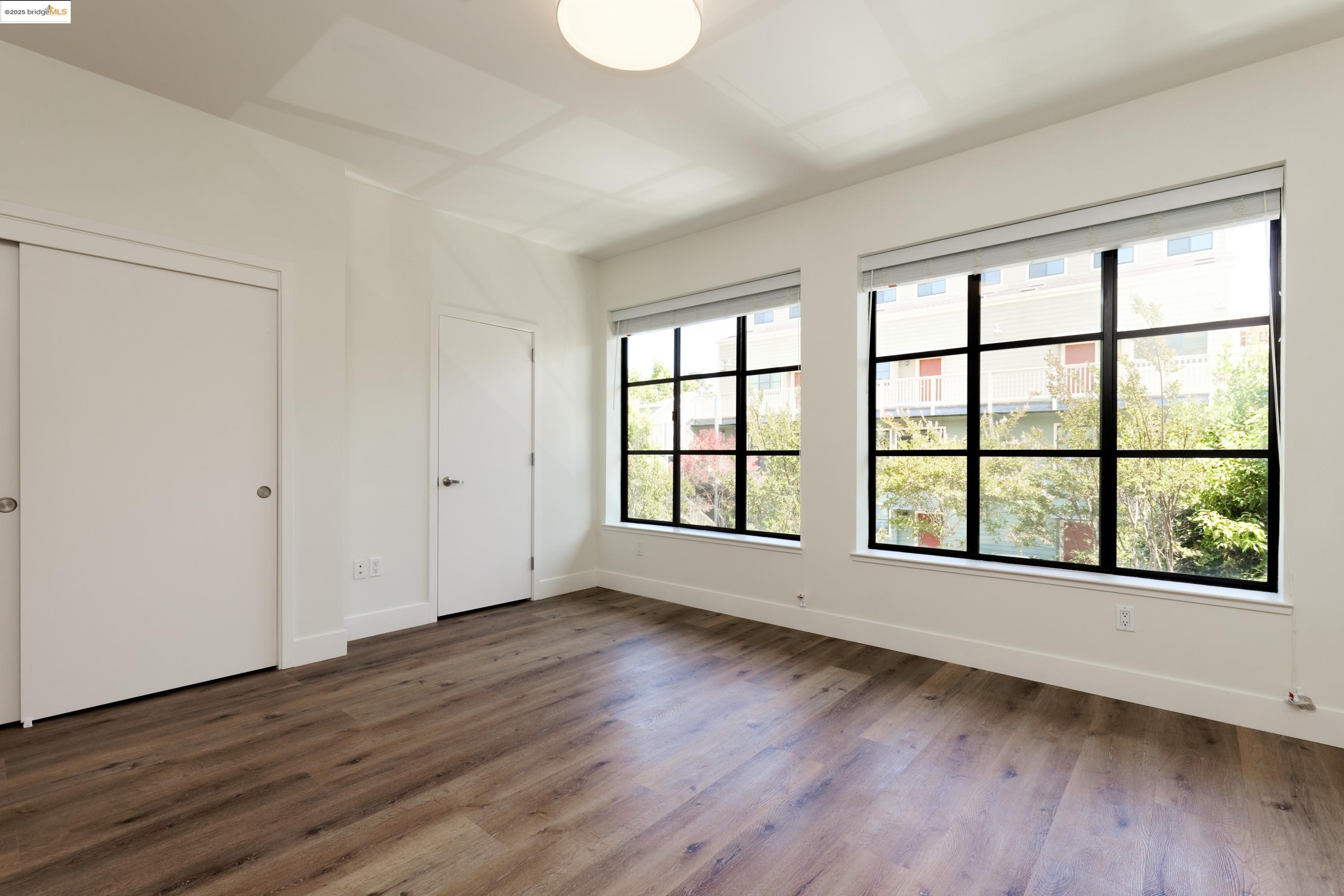 Detail Gallery Image 8 of 38 For 1565 32nd Street #4,  Oakland,  CA 94608 - 3 Beds | 3 Baths