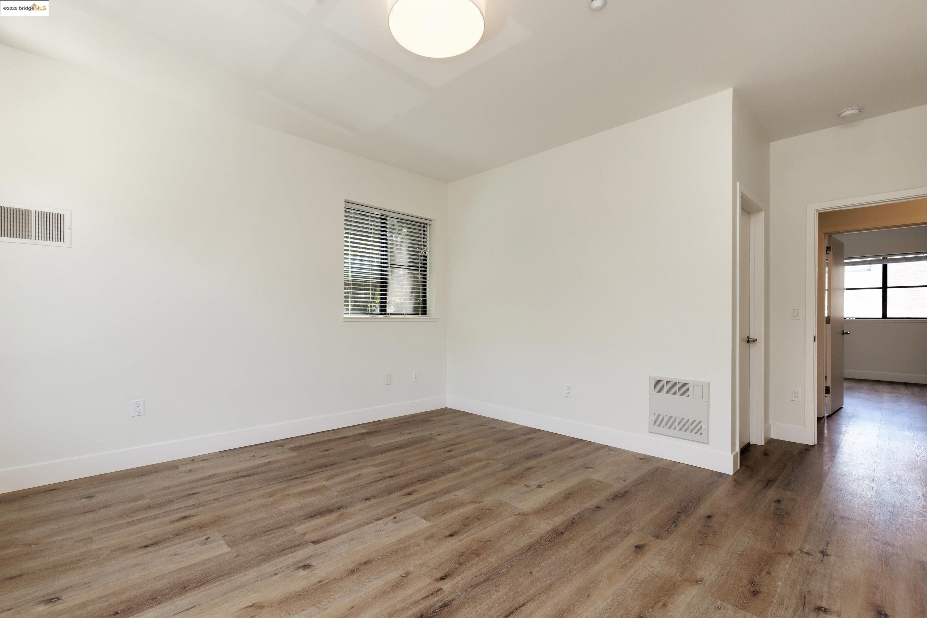 Detail Gallery Image 10 of 38 For 1565 32nd Street #4,  Oakland,  CA 94608 - 3 Beds | 3 Baths