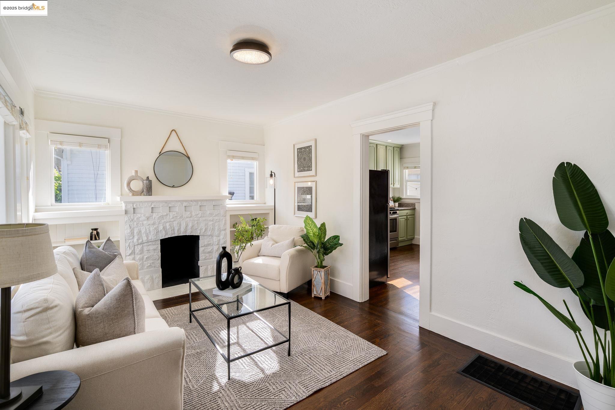 Detail Gallery Image 2 of 39 For 3661 Loma Vista, Oakland,  CA 94619 - 2 Beds | 1 Baths