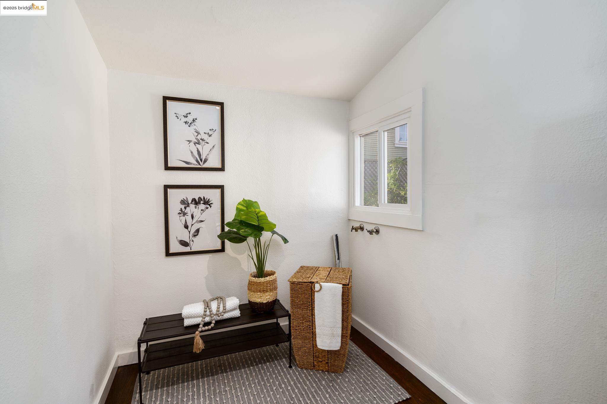 Detail Gallery Image 11 of 39 For 3661 Loma Vista, Oakland,  CA 94619 - 2 Beds | 1 Baths