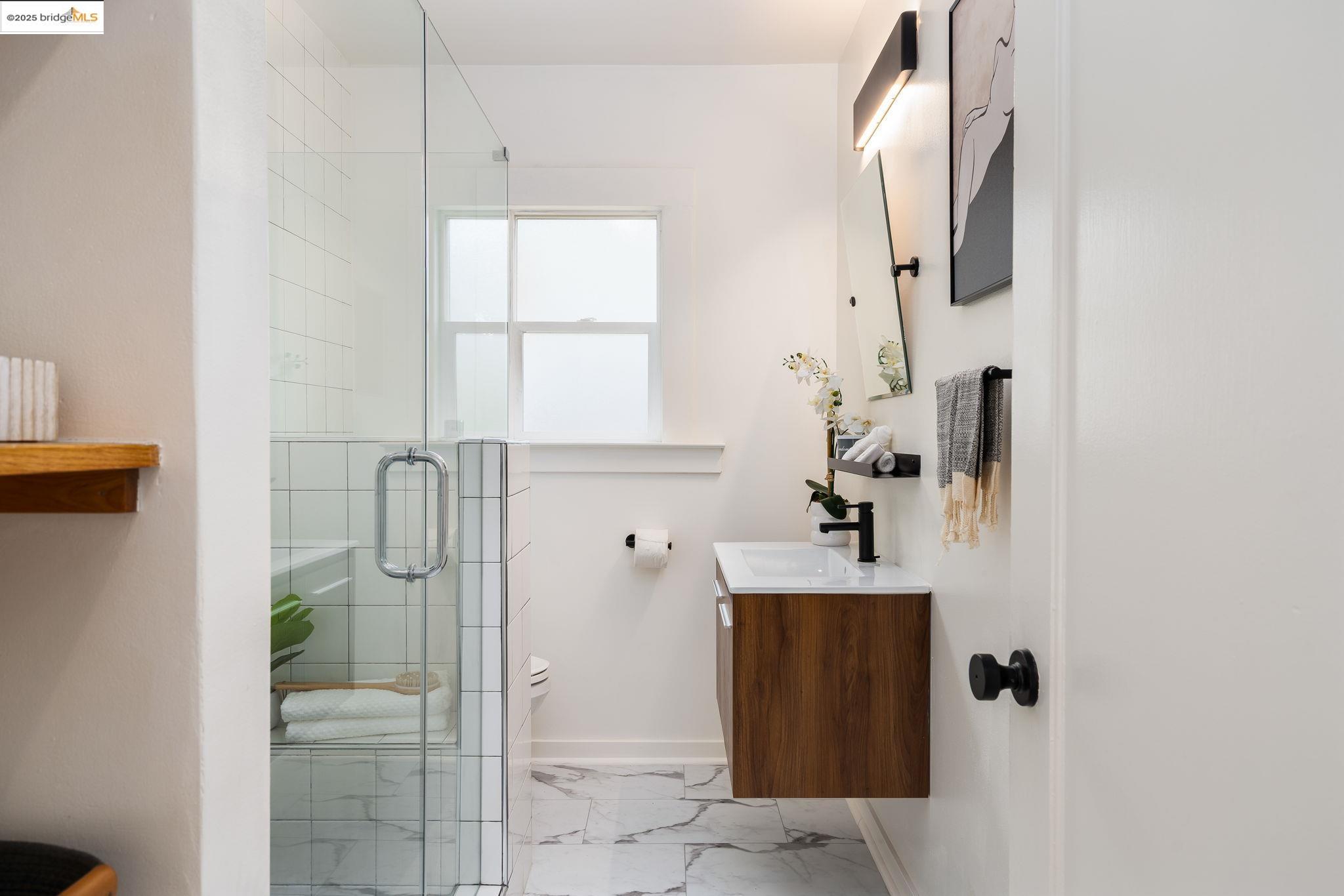 Detail Gallery Image 15 of 39 For 3661 Loma Vista, Oakland,  CA 94619 - 2 Beds | 1 Baths