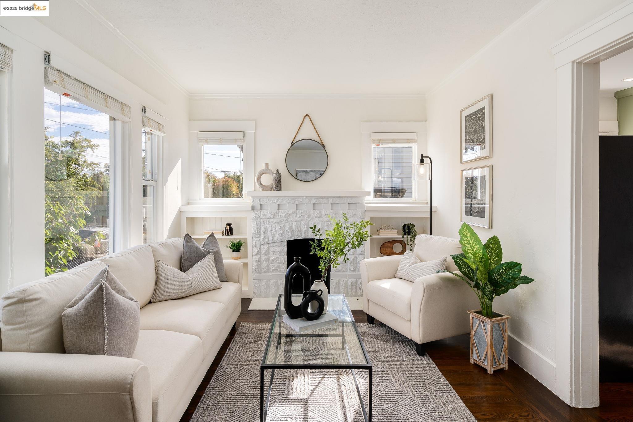 Detail Gallery Image 3 of 39 For 3661 Loma Vista, Oakland,  CA 94619 - 2 Beds | 1 Baths