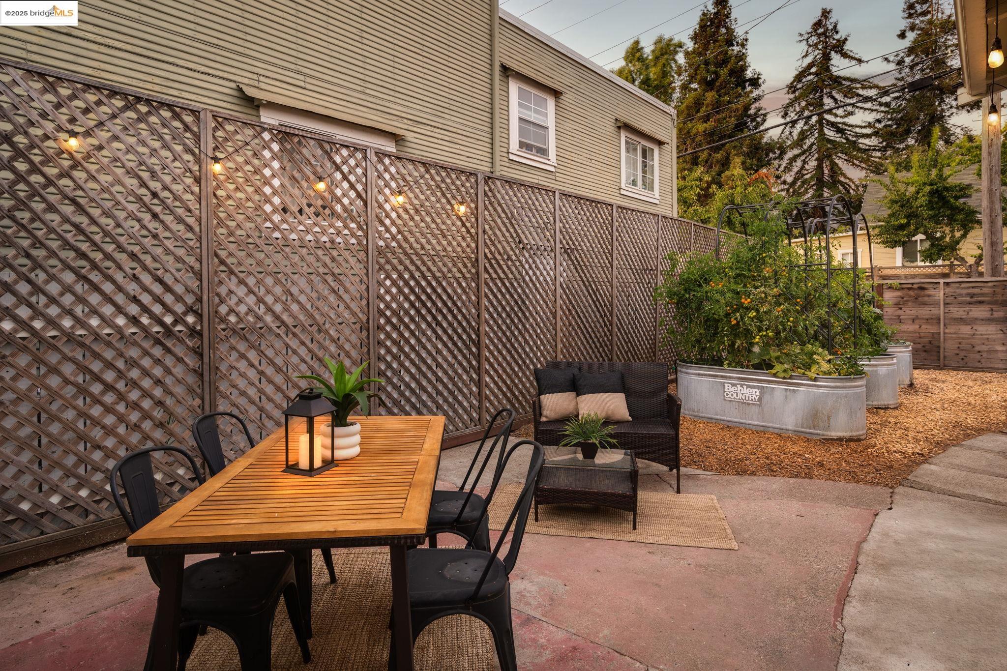 Detail Gallery Image 17 of 39 For 3661 Loma Vista, Oakland,  CA 94619 - 2 Beds | 1 Baths