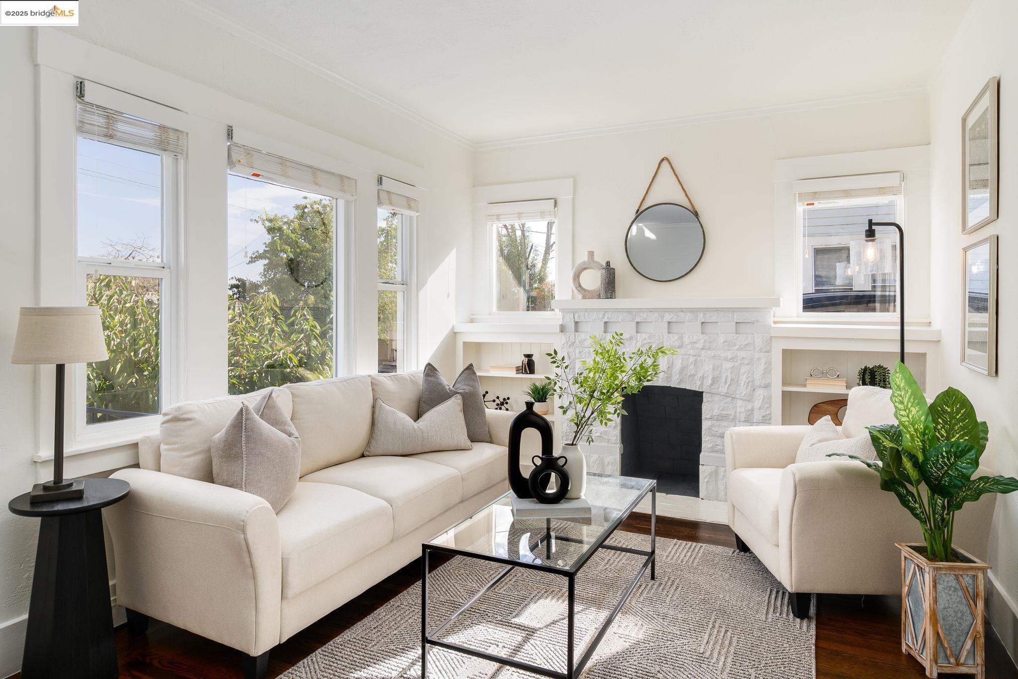 Detail Gallery Image 4 of 39 For 3661 Loma Vista, Oakland,  CA 94619 - 2 Beds | 1 Baths