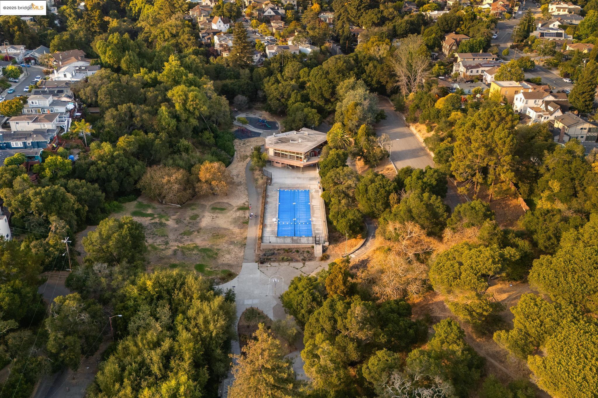 Detail Gallery Image 35 of 39 For 3661 Loma Vista, Oakland,  CA 94619 - 2 Beds | 1 Baths